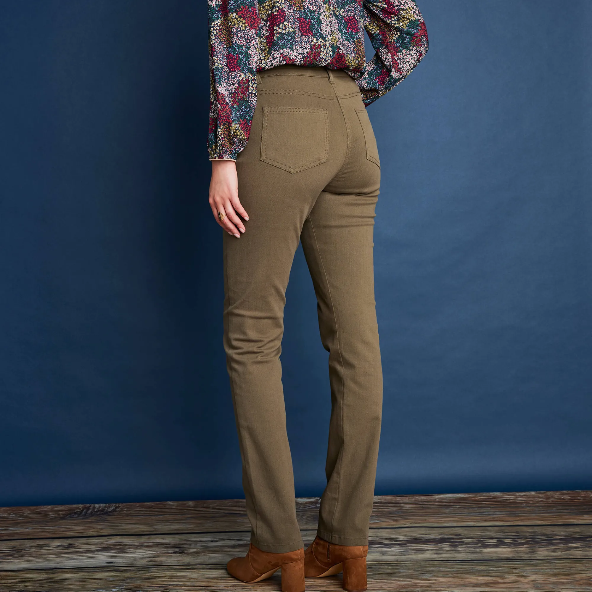 Broek<Colors&Co Afslankende broek, binnenpijplengte 78 cm olijfgroen
