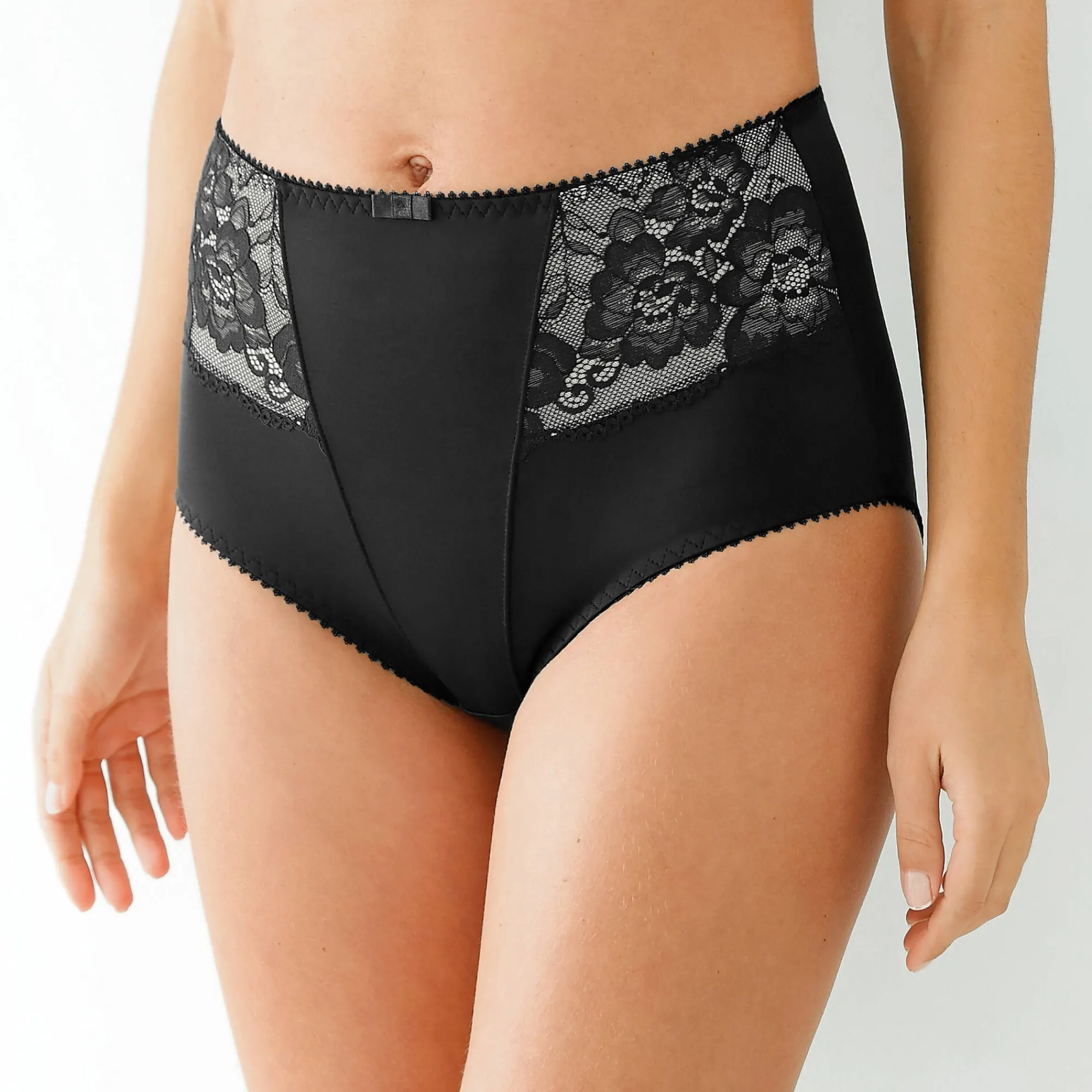 Slip En Shorty<Blancheporte Afslankende gaineslip in kant en microvezel zwart