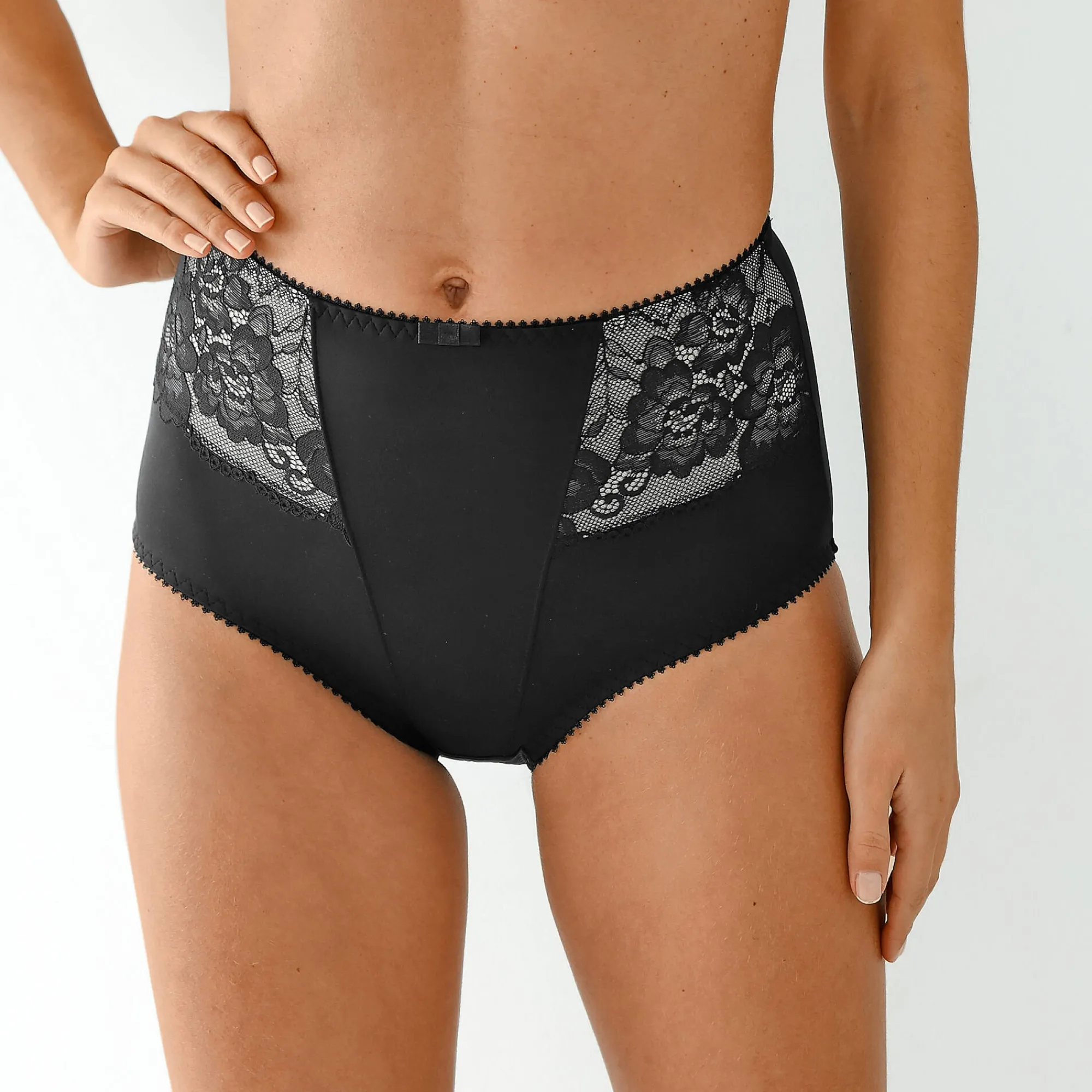 Slip En Shorty<Blancheporte Afslankende gaineslip in kant en microvezel zwart
