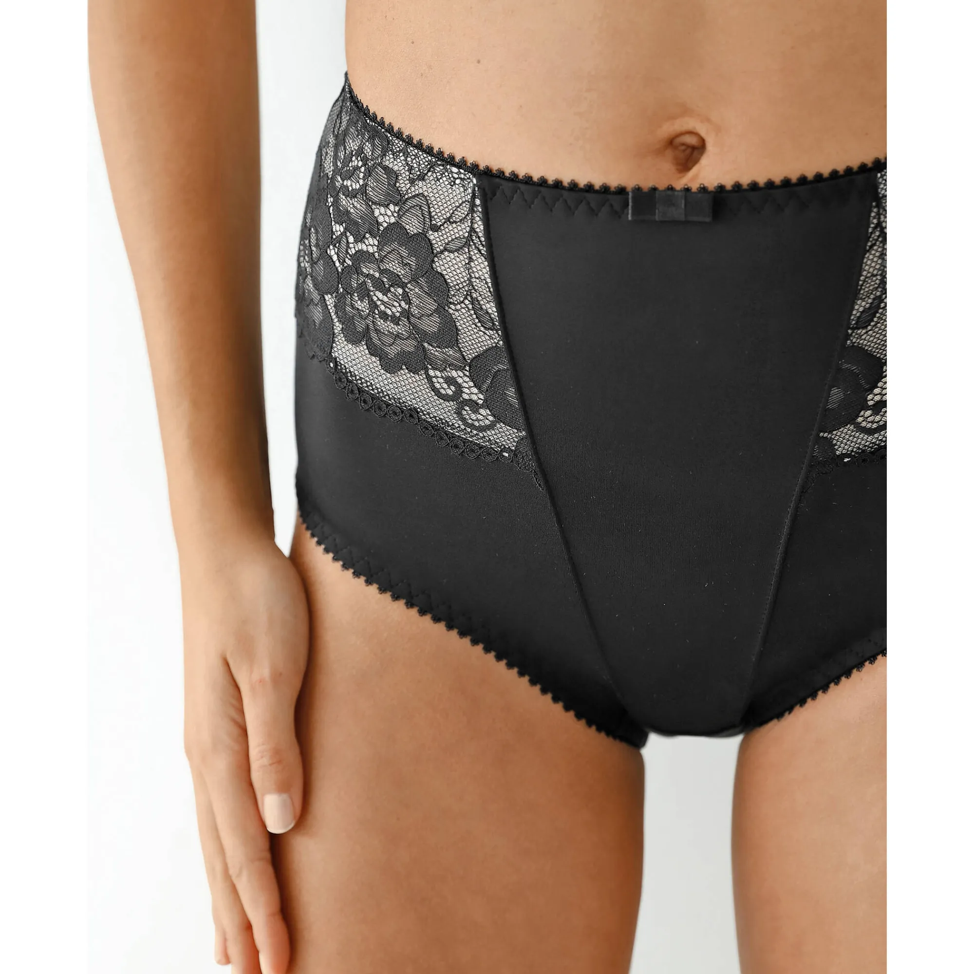 Slip En Shorty<Blancheporte Afslankende gaineslip in kant en microvezel zwart