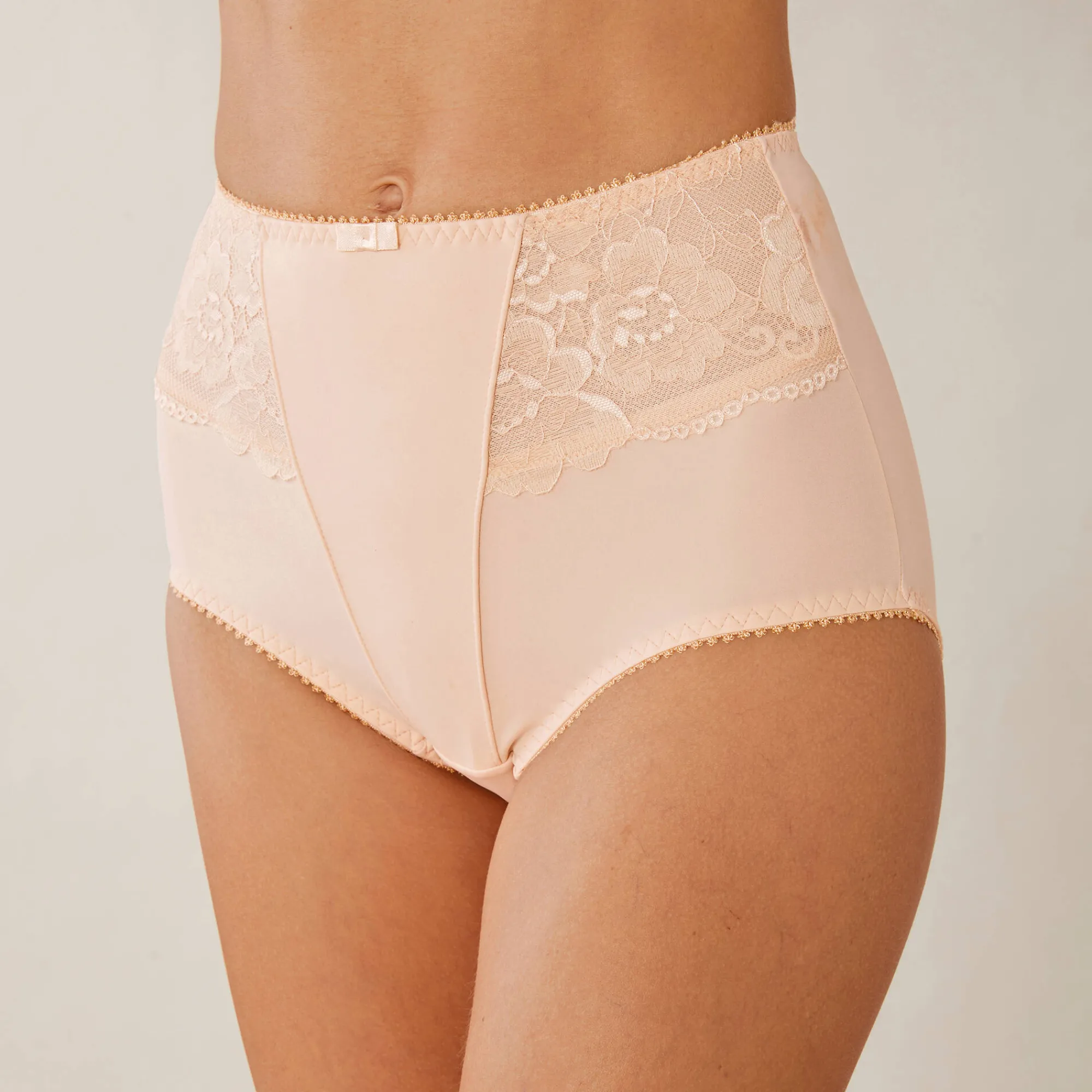 Slip En Shorty<Blancheporte Afslankende gaineslip in kant en microvezel huidkleur