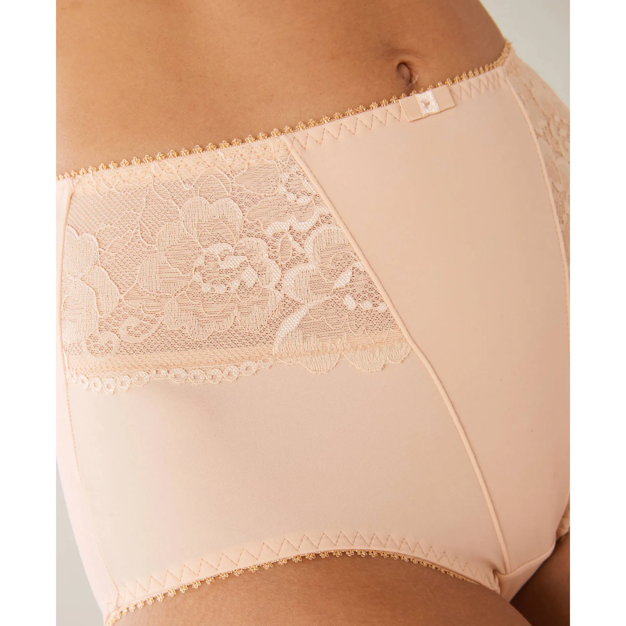 Slip En Shorty<Blancheporte Afslankende gaineslip in kant en microvezel huidkleur