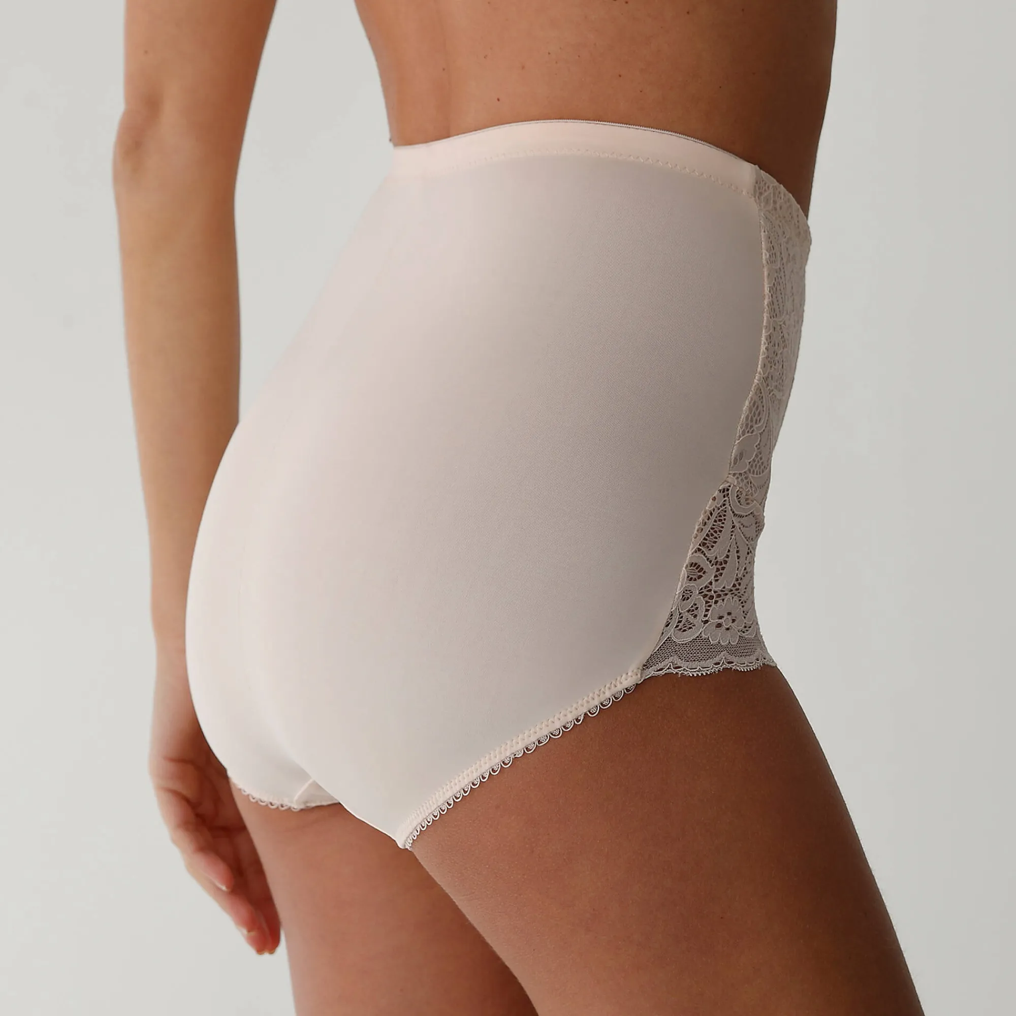 Slip En Shorty<Blancheporte Afslankende gaineslip met kanten buikpand - steungevend nude