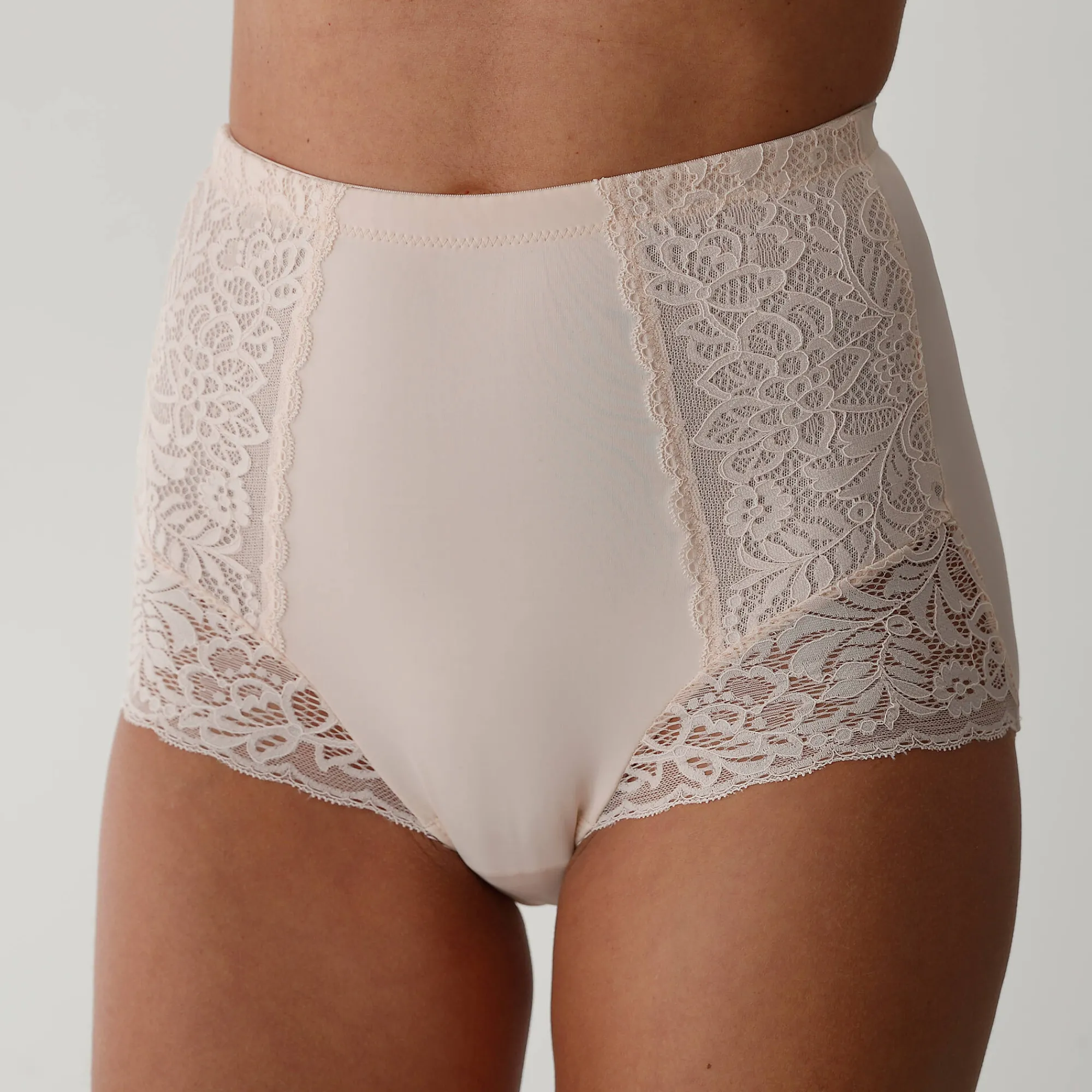Slip En Shorty<Blancheporte Afslankende gaineslip met kanten buikpand - steungevend nude