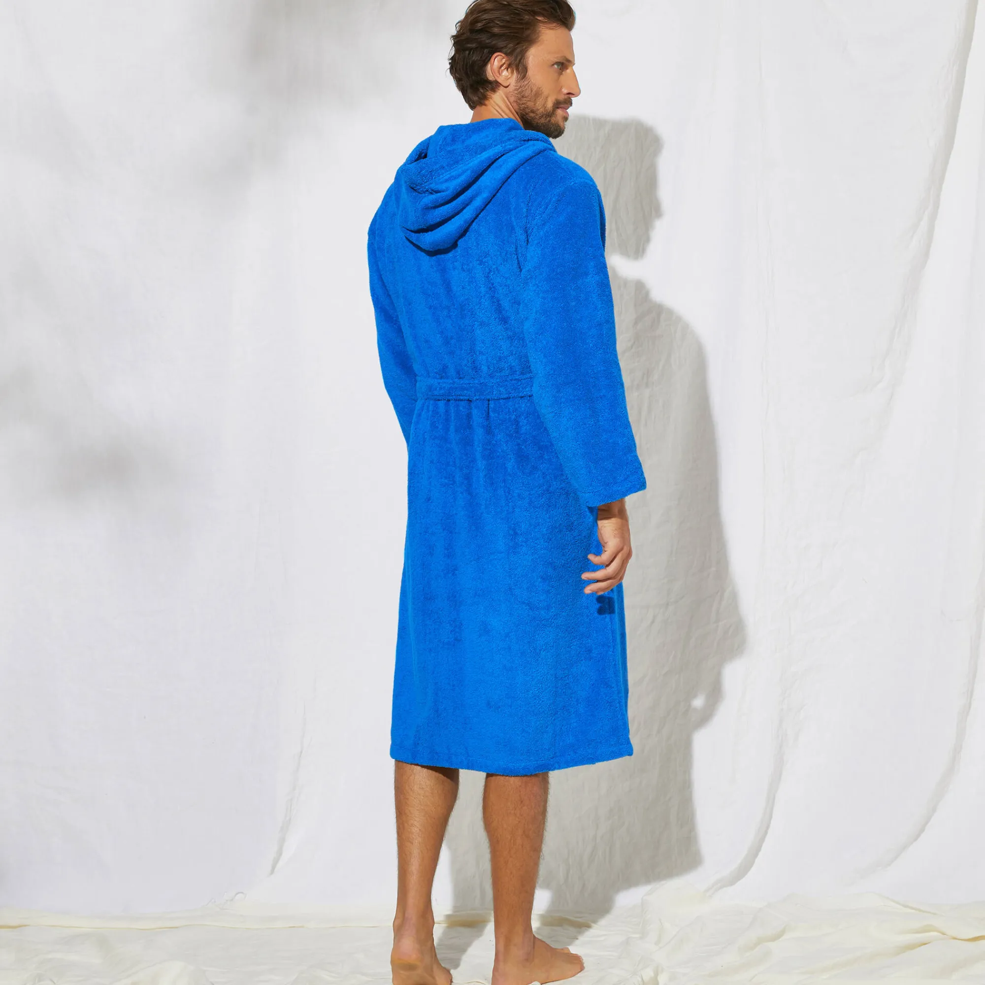 Badjas<Colombine Badjas in lusjesbadstof, kraag met kap, unisex volwassenen felblauw