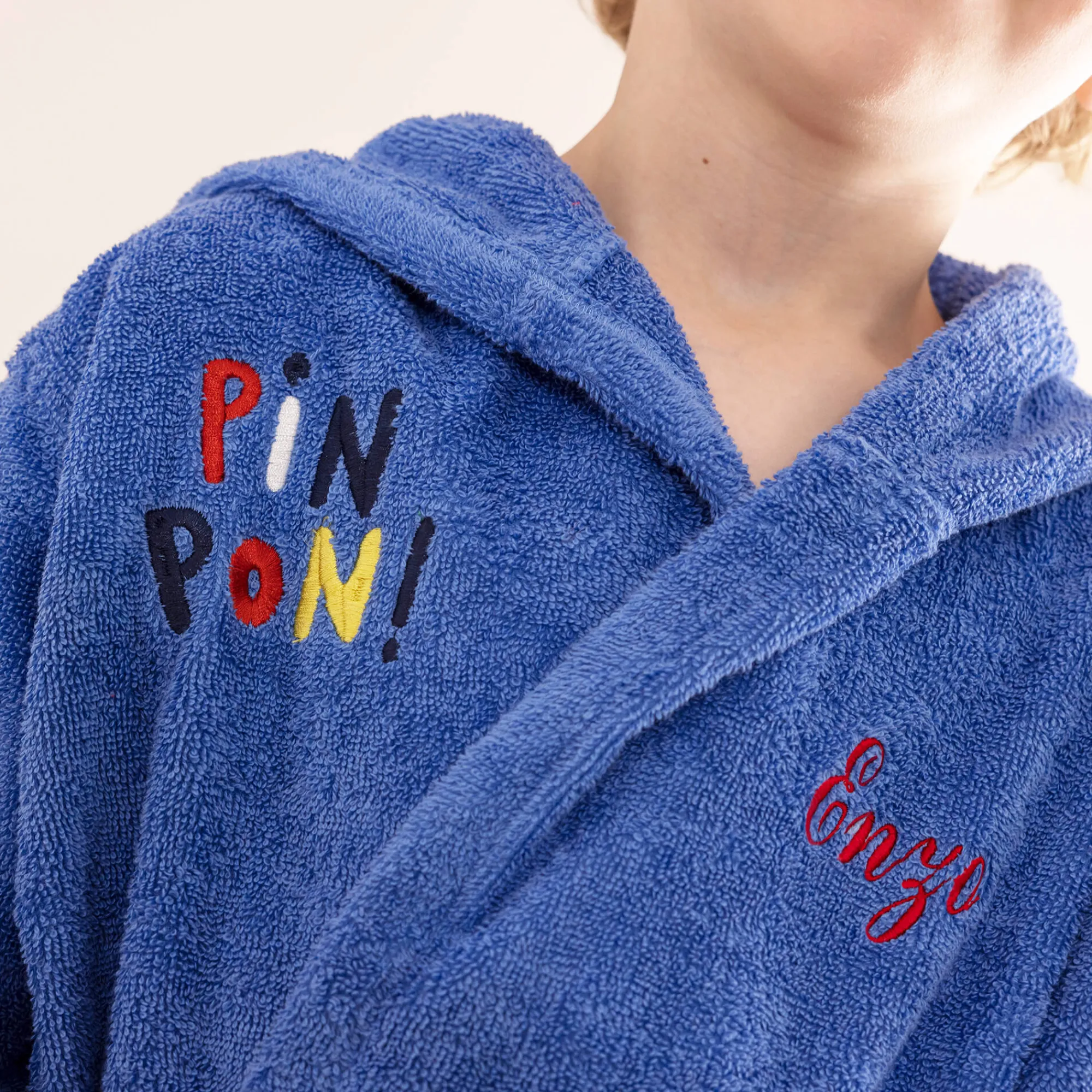 Badjas|Handdoek En Badlaken Kids<Colombine des petits Badjas voor kinderen, personaliseerbaar, Pin-pon, met kap felblauw