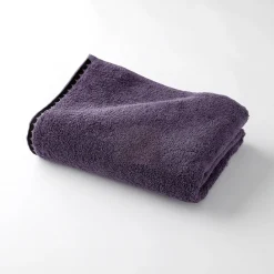 Badhanddoek<Blancheporte Badstof, afgewerkt met fantasieborduursel - 420g/m2 aubergine