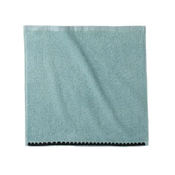 Badhanddoek<Blancheporte Badstof, afgewerkt met fantasieborduursel - 420g/m2 laguneblauw