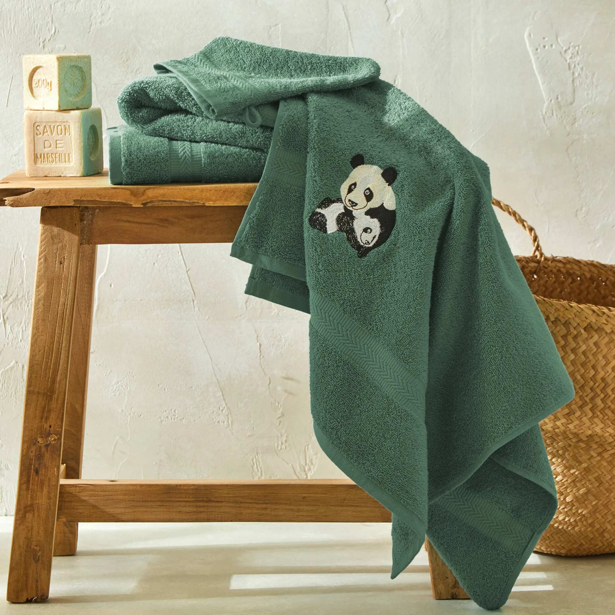Badhanddoek|Handdoek En Badlaken Kids<Colombine Badstof met pandaborduursel, ® eucalyptus