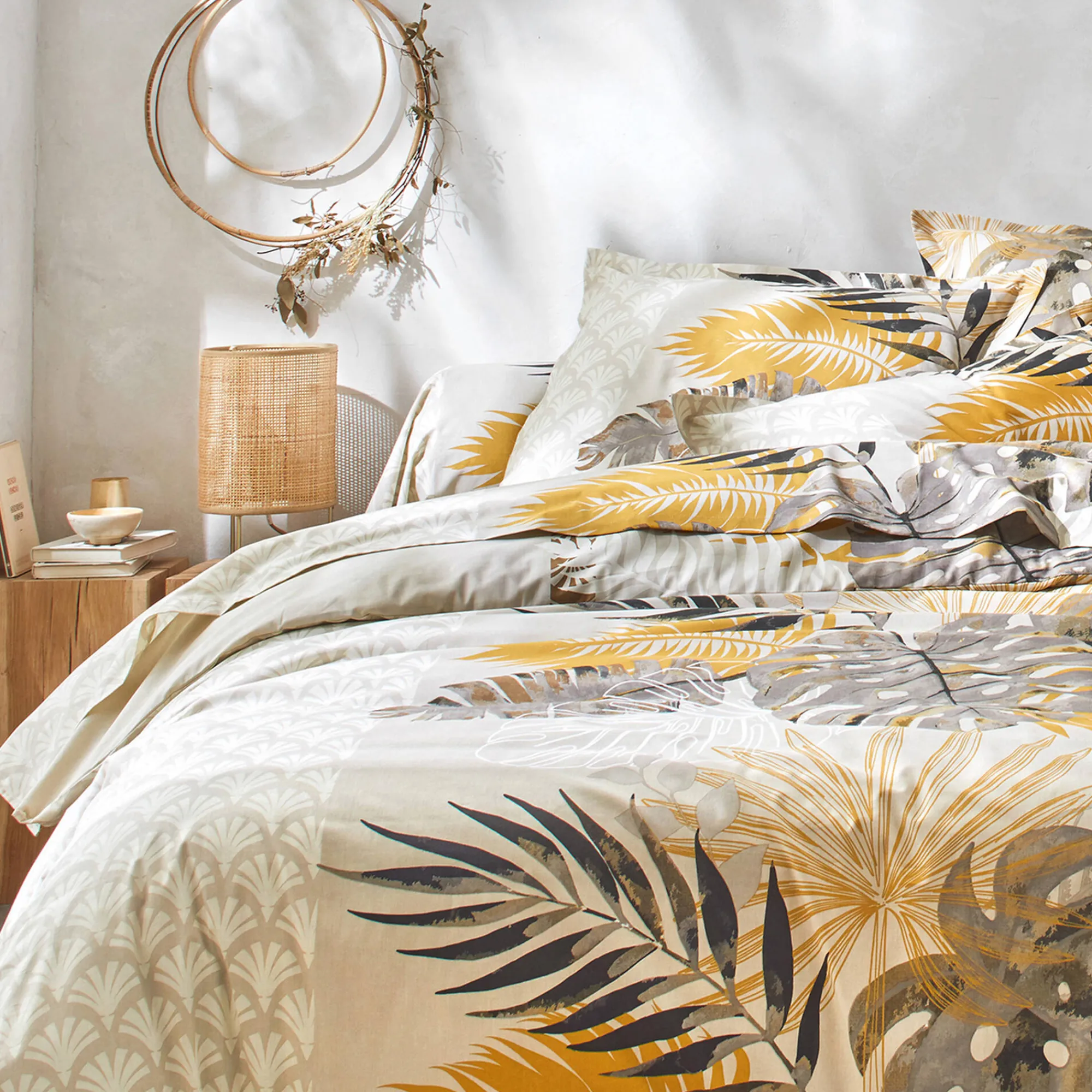 Fantasie Bedlinnen|Vlak Laken<Colombine Bedlinnen Cayenne, in katoen met palmboomprint beige