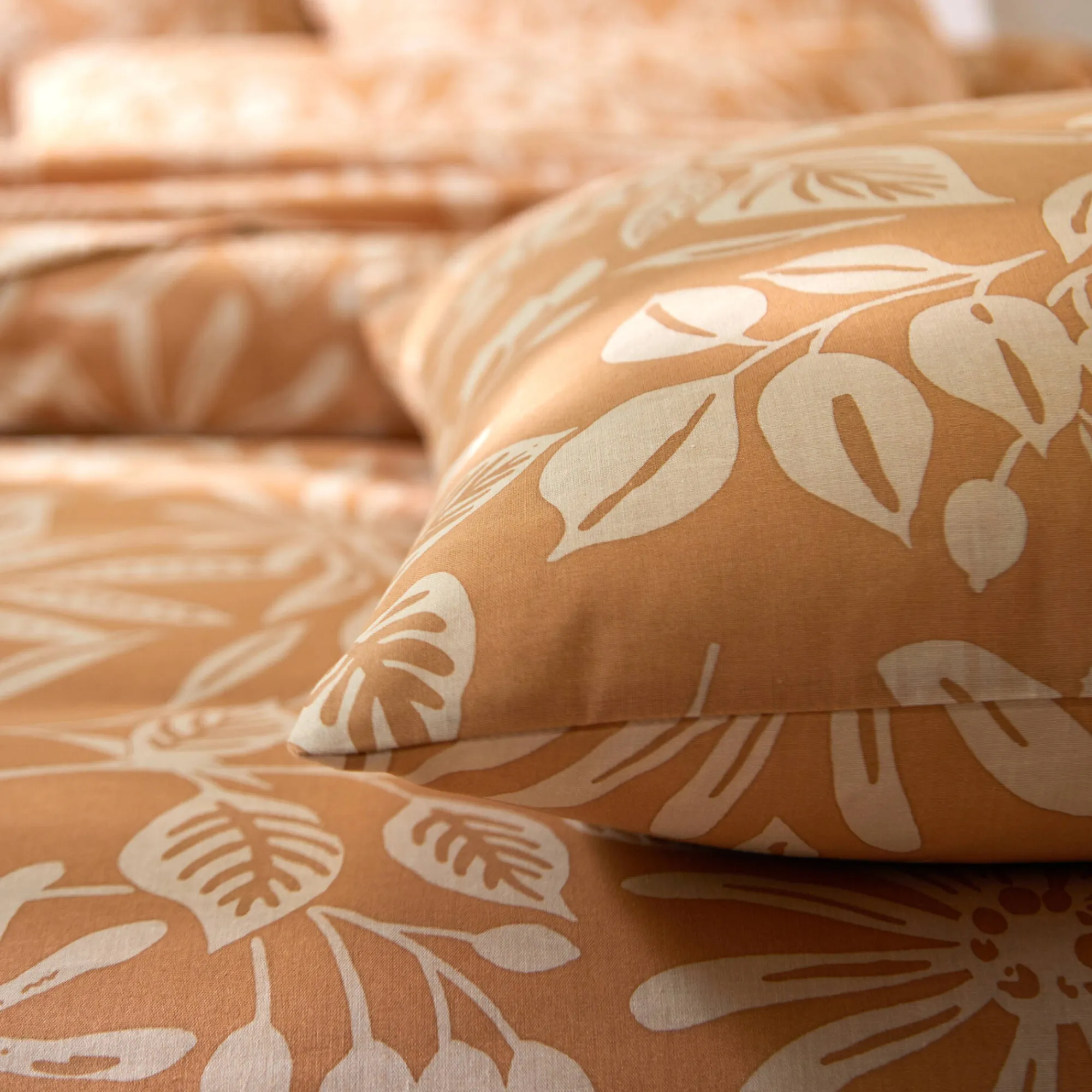 Fantasie Bedlinnen|Vlak Laken<Blancheporte Bedlinnen Céline, in katoen met bloemenprint karamel