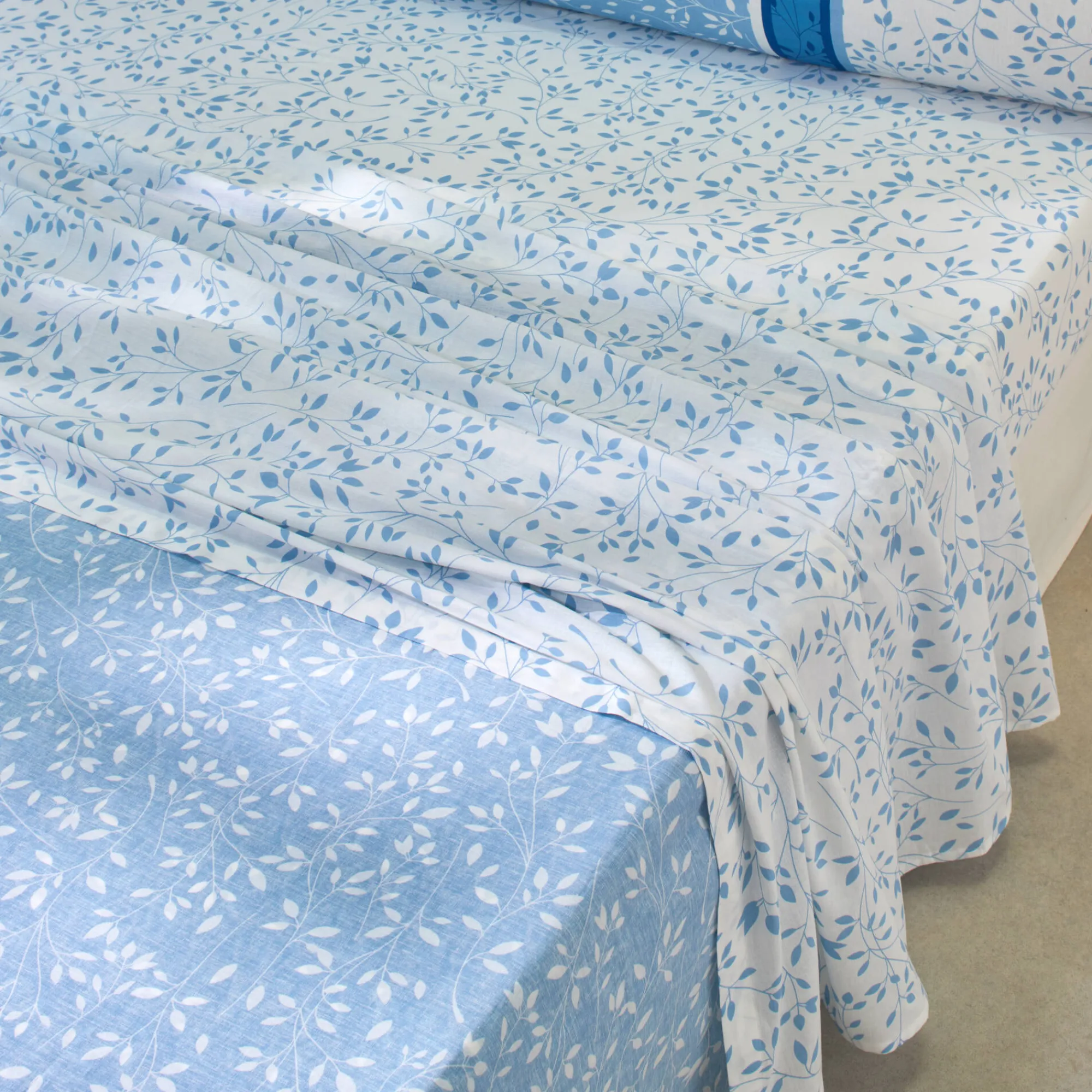 Fantasie Bedlinnen|Vlak Laken<Blancheporte Bedlinnen Constance met bladerenprint, in katoen blauw