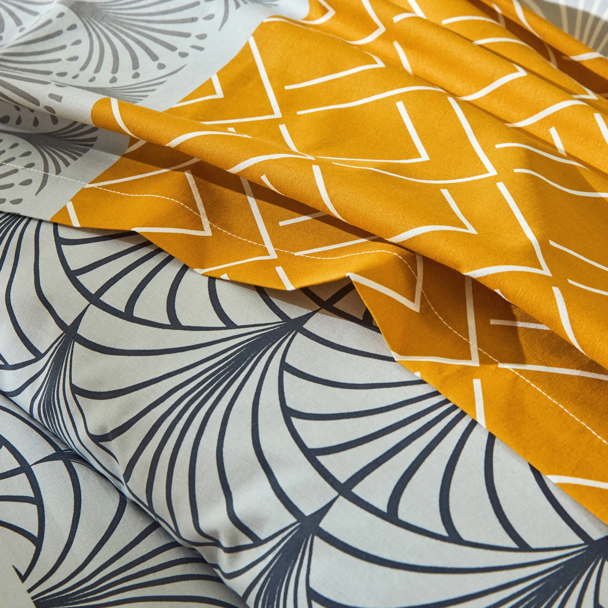 Fantasie Bedlinnen|Vlak Laken<Colombine Bedlinnen Eddy in katoen met grafische motieven karamel