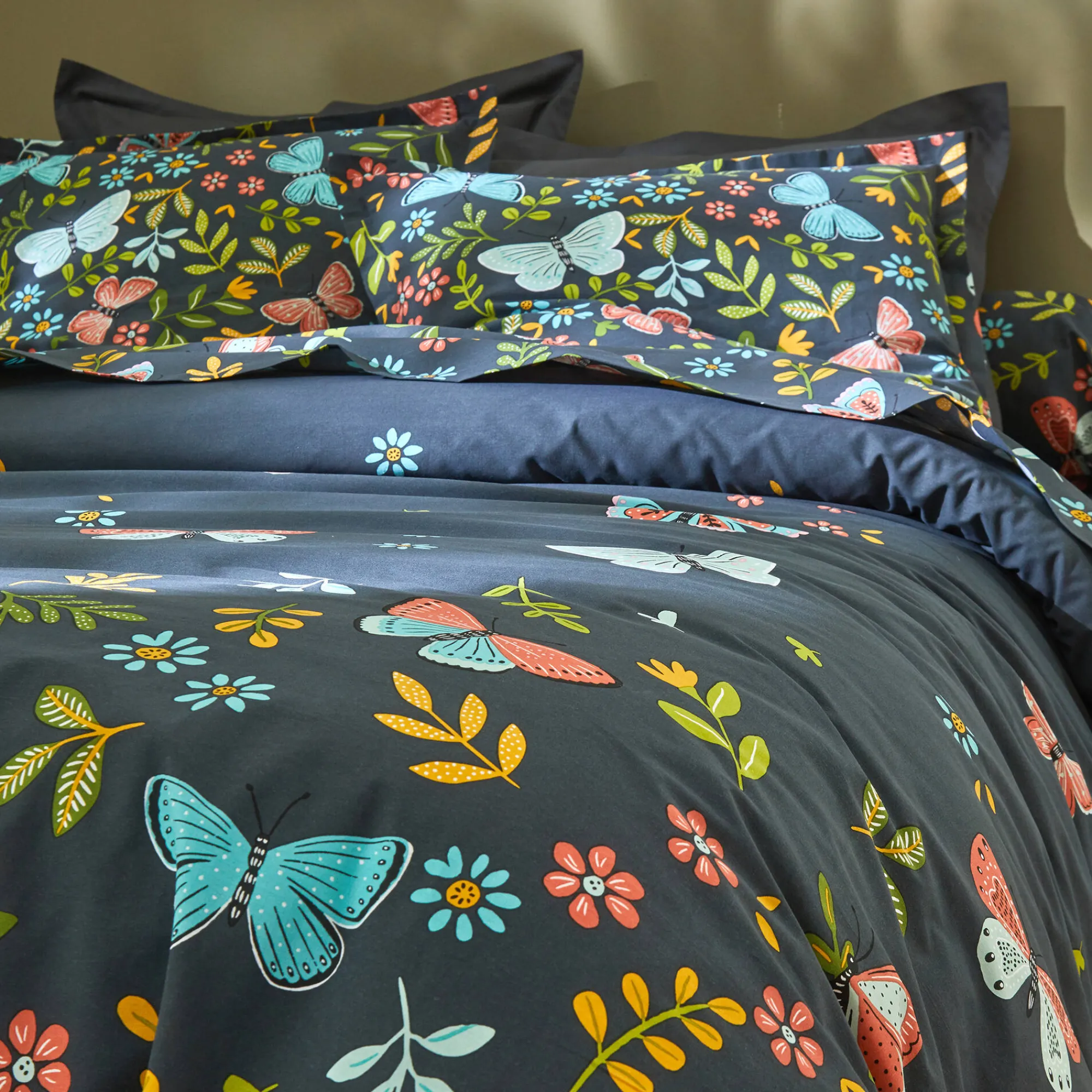 Fantasie Bedlinnen|Vlak Laken<Colombine Bedlinnen Envolée in katoen met vlindermotieven marineblauw
