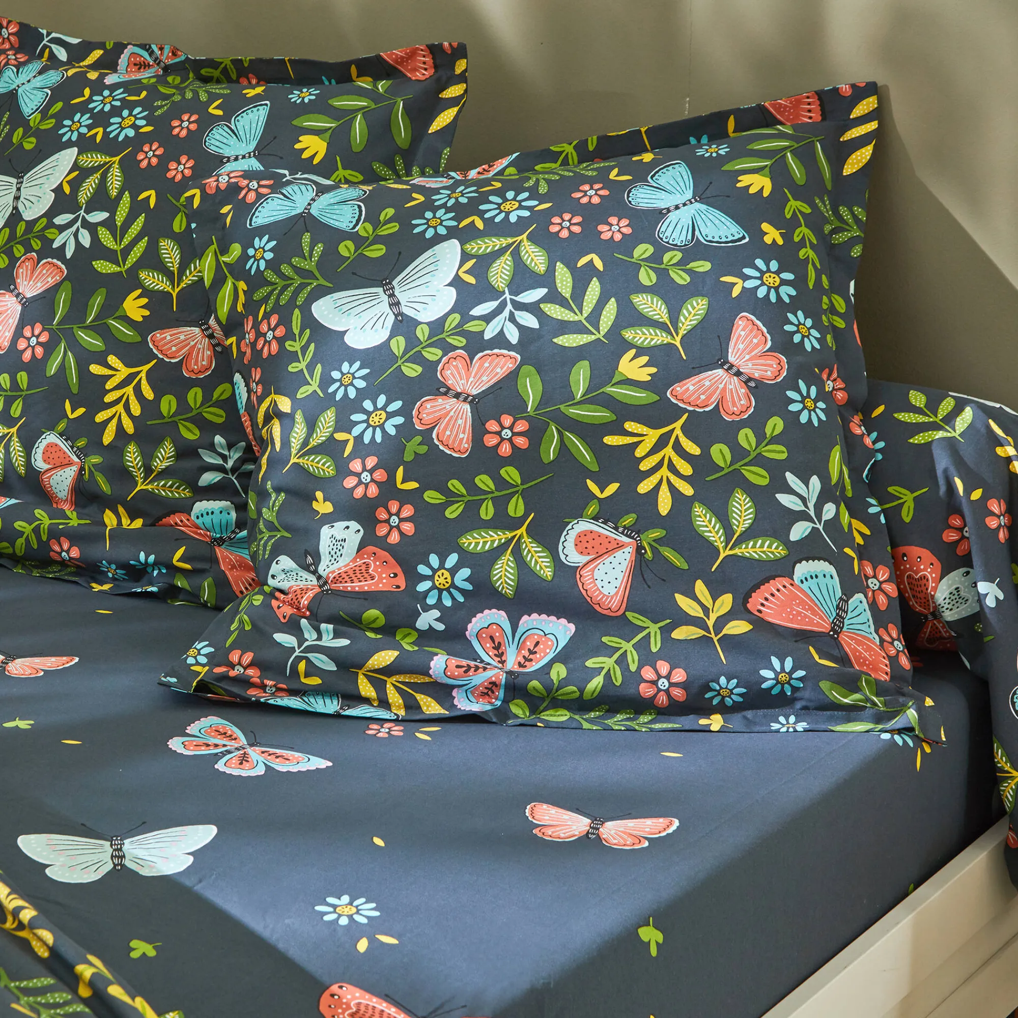 Fantasie Bedlinnen|Vlak Laken<Colombine Bedlinnen Envolée in katoen met vlindermotieven marineblauw