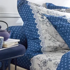 Fantasie Bedlinnen|Vlak Laken<Colombine Bedlinnen Gabrielle in flanel met bloemenprint en kant marineblauw