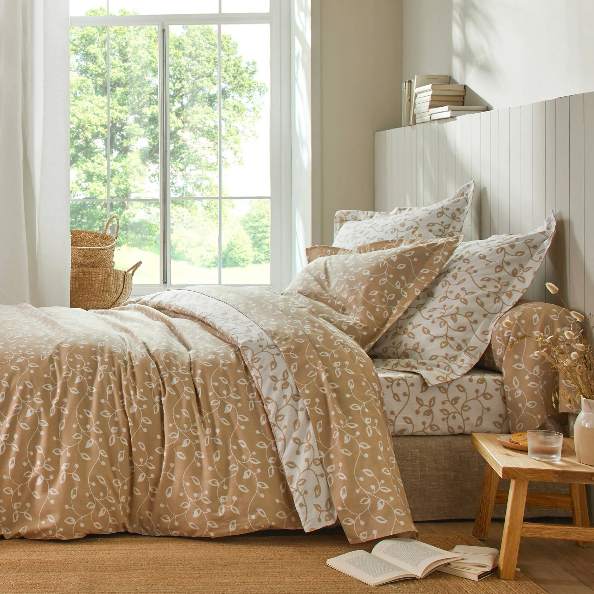 Fantasie Bedlinnen|Vlak Laken<Blancheporte Bedlinnen Héritage in flanel met krulmotieven<br> wit / beige