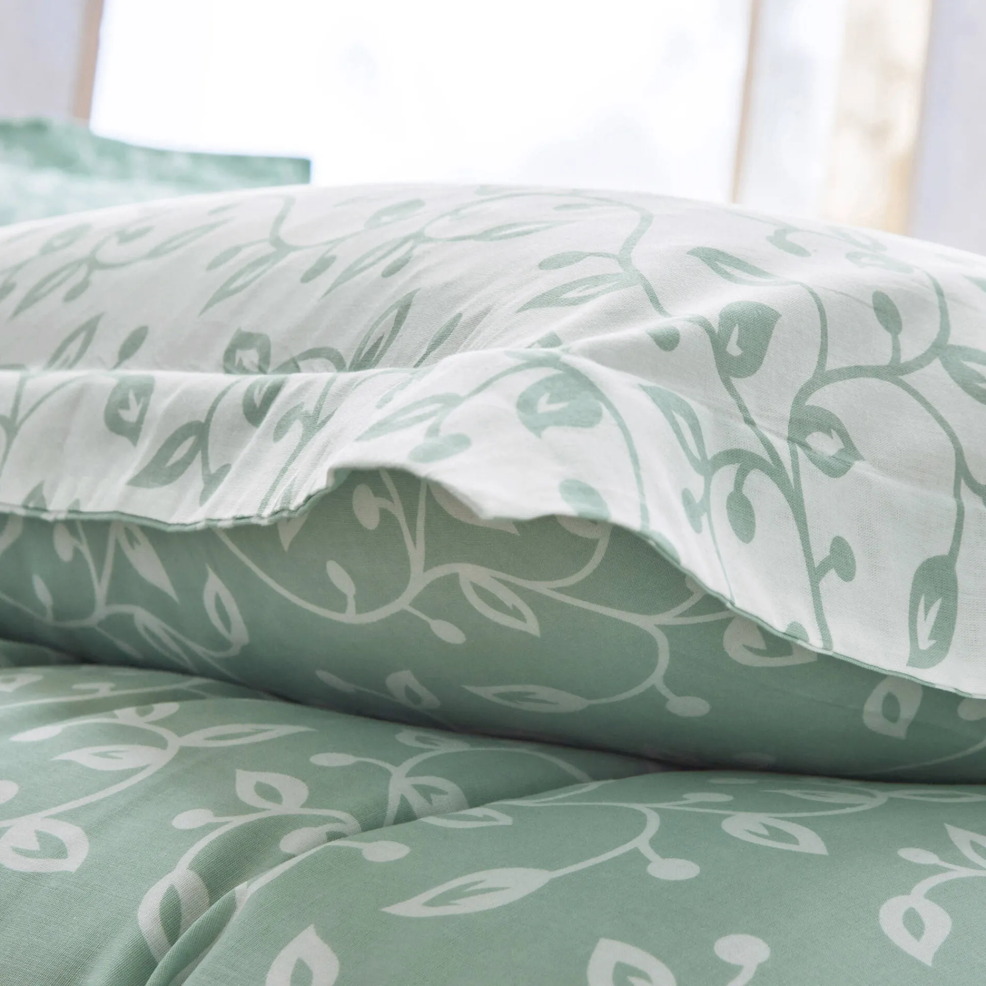 Fantasie Bedlinnen|Vlak Laken<Blancheporte Bedlinnen Héritage in flanel met krulmotieven<br> groen / wit