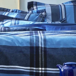 Fantasie Bedlinnen|Vlak Laken<Colombine Bedlinnen in flanel Scott, ingeweven motieven blauw