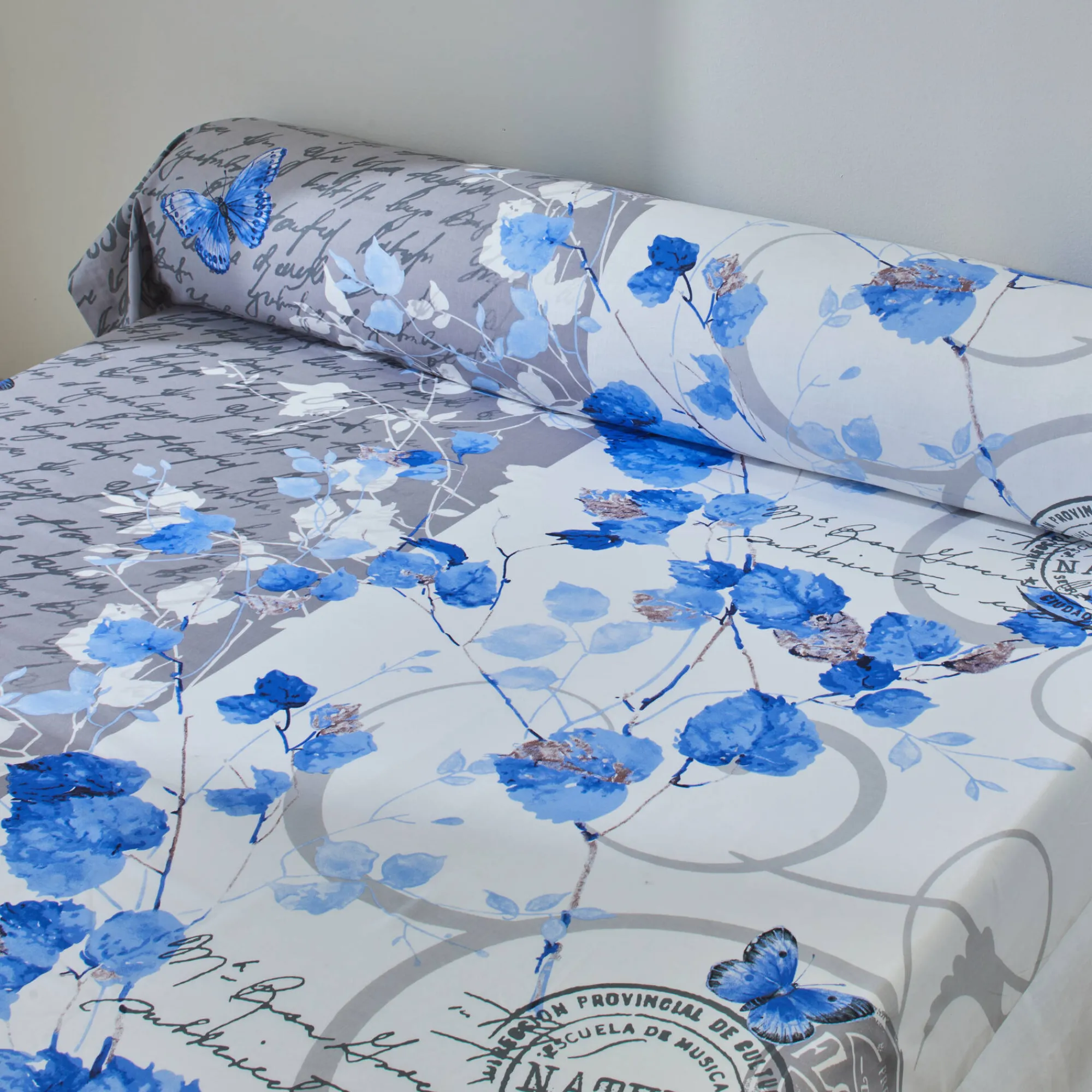 Fantasie Bedlinnen|Vlak Laken<Colombine Bedlinnen in katoen Célestine met bloem- en vlindermotieven blauw / grijs