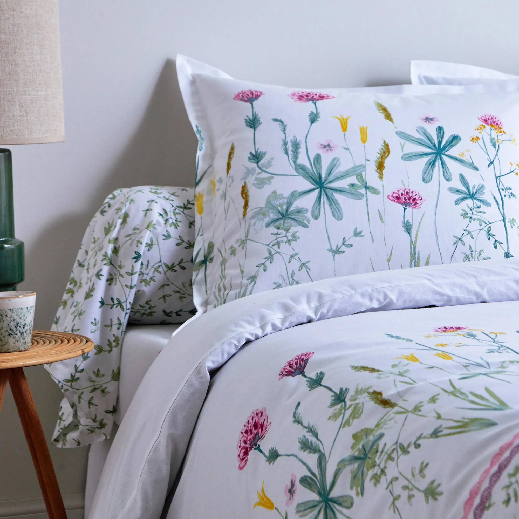 Fantasie Bedlinnen|Vlak Laken<Colombine Bedlinnen Julie in katoen met plantenprint wit / roze