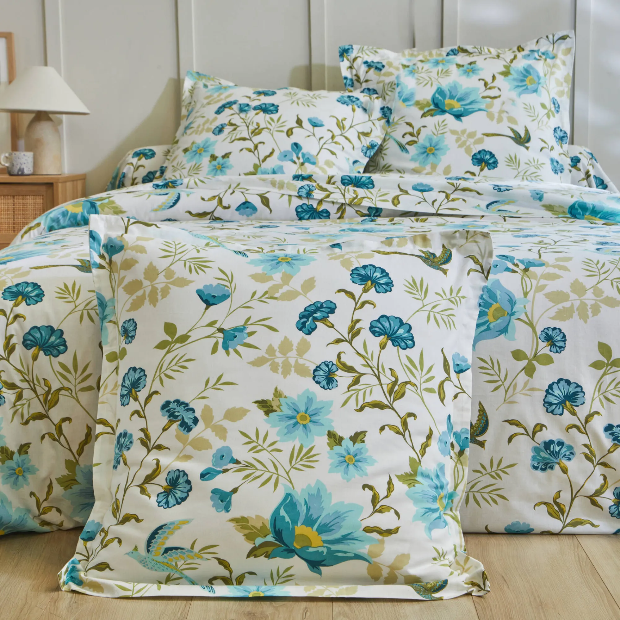 Fantasie Bedlinnen|Vlak Laken<Colombine Bedlinnen Lola met bloemenprint - in katoen blauw / wit