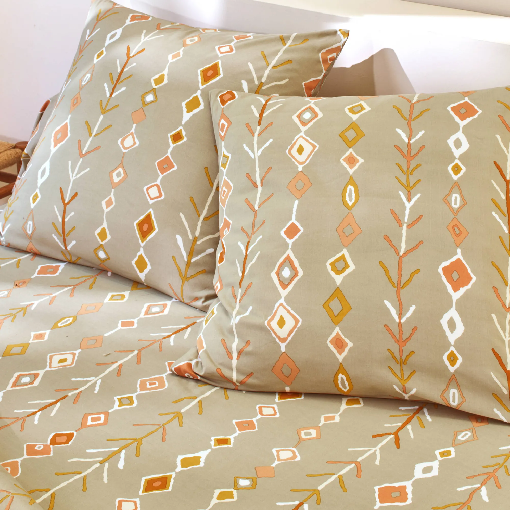 Fantasie Bedlinnen|Vlak Laken<Blancheporte Bedlinnen Mahe in katoen met etnische print beige