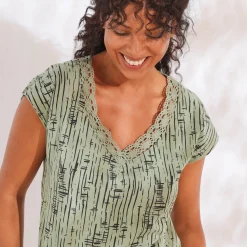 T-Shirt En Topje<Blancheporte Bedrukt T-shirt, V-hals in macramé en etnisch motief kaki / zwart