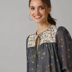 Jurk<Lora Zellini Bedrukte, korte jurk, bloezende mouwen grijs / beige