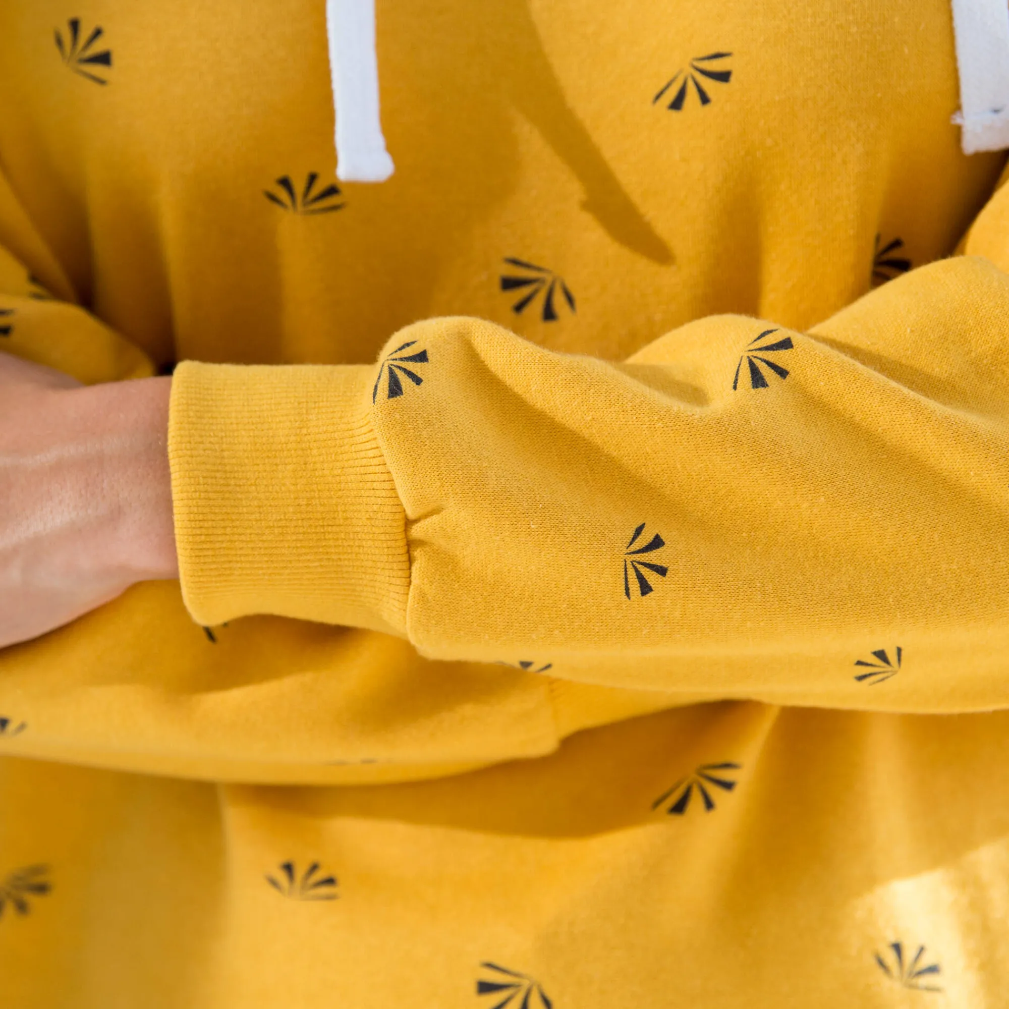 Trui En Vest<Blancheporte Bedrukte sweater met kap in molton kerrie