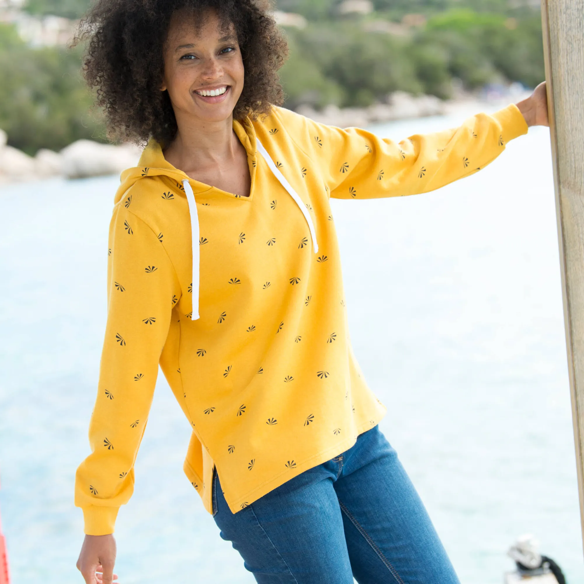 Trui En Vest<Blancheporte Bedrukte sweater met kap in molton kerrie