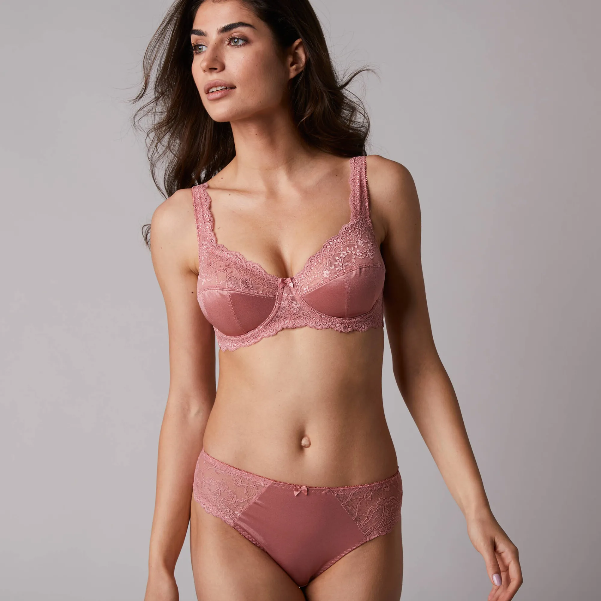 Feestelijke Lingerie|Beha<Confidence Lingerie Beha in glanstricot en kant Salford met beugels - set van 2 klaproosrood + granaatrood