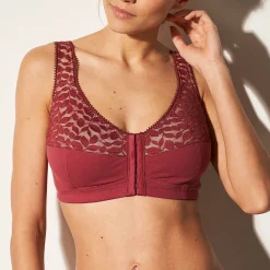 Beha<Confidence Lingerie Beha in kant en katoen met sluiting vooraan - zonder beugels robijnrood
