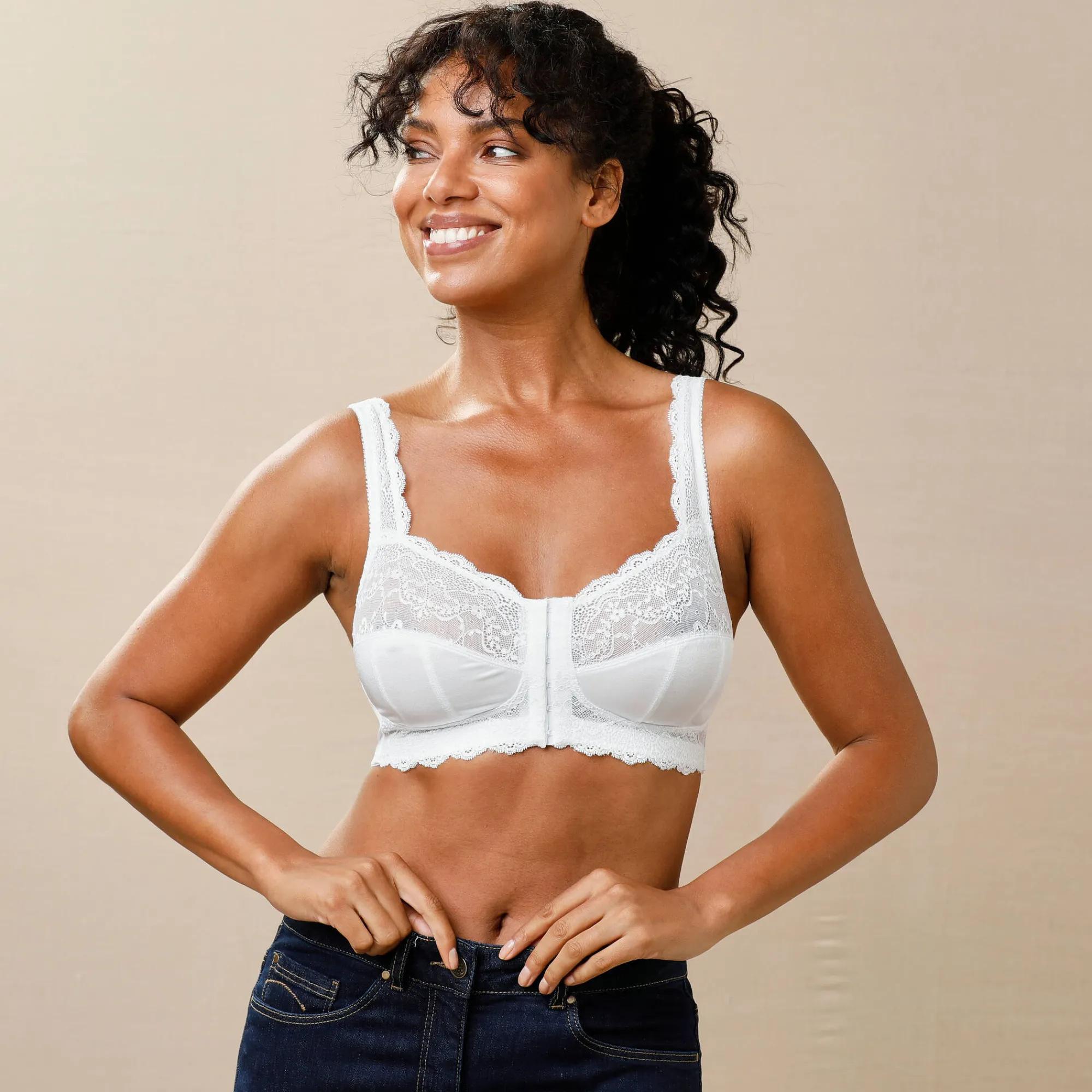 Beha<Confidence Lingerie Beha met sluiting vooraan, met kant, Salford - zonder beugels wit