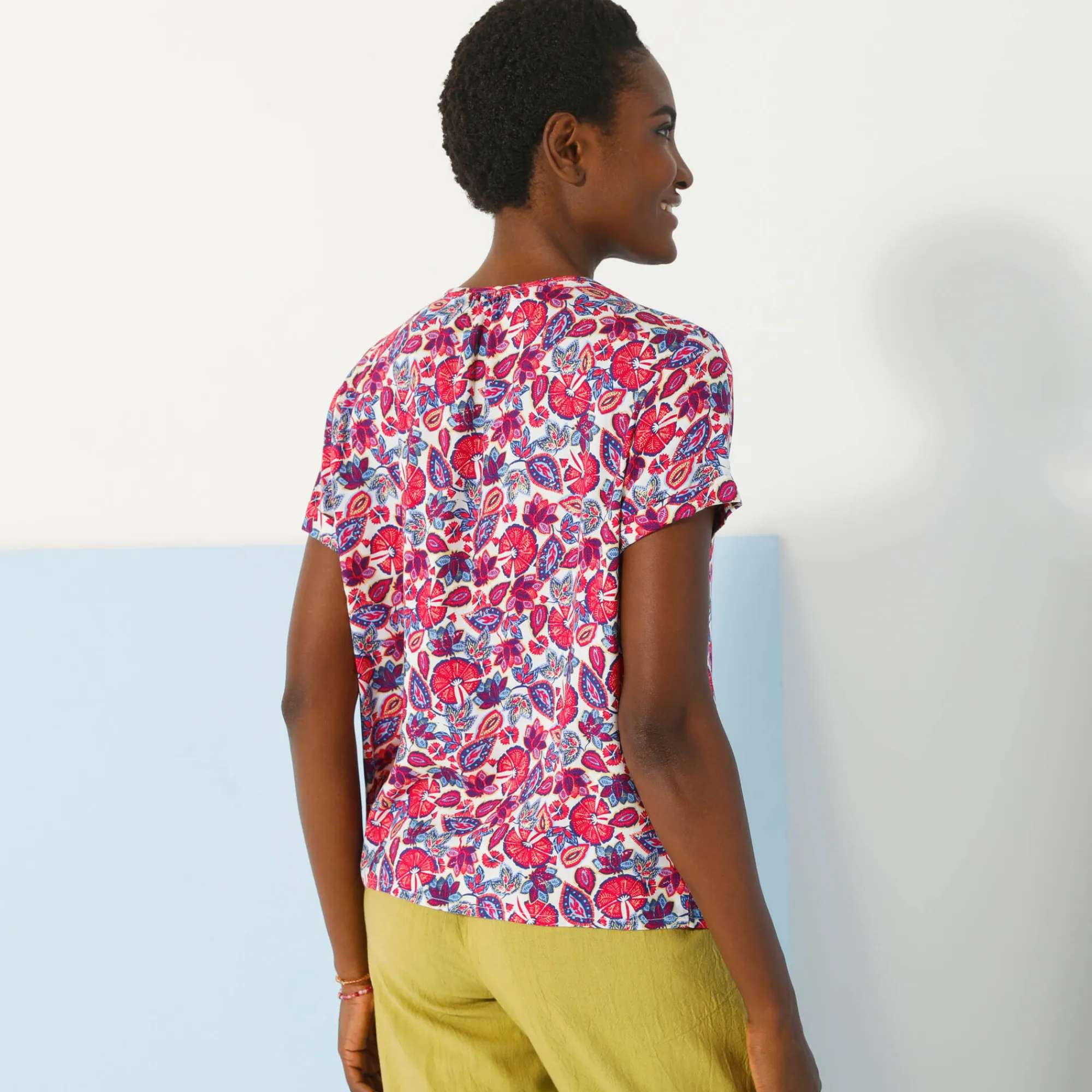 Bloes En Tuniek<Blancheporte Bloes in viscose met knoopsluiting en etnische print, korte mouwen wit / blauw