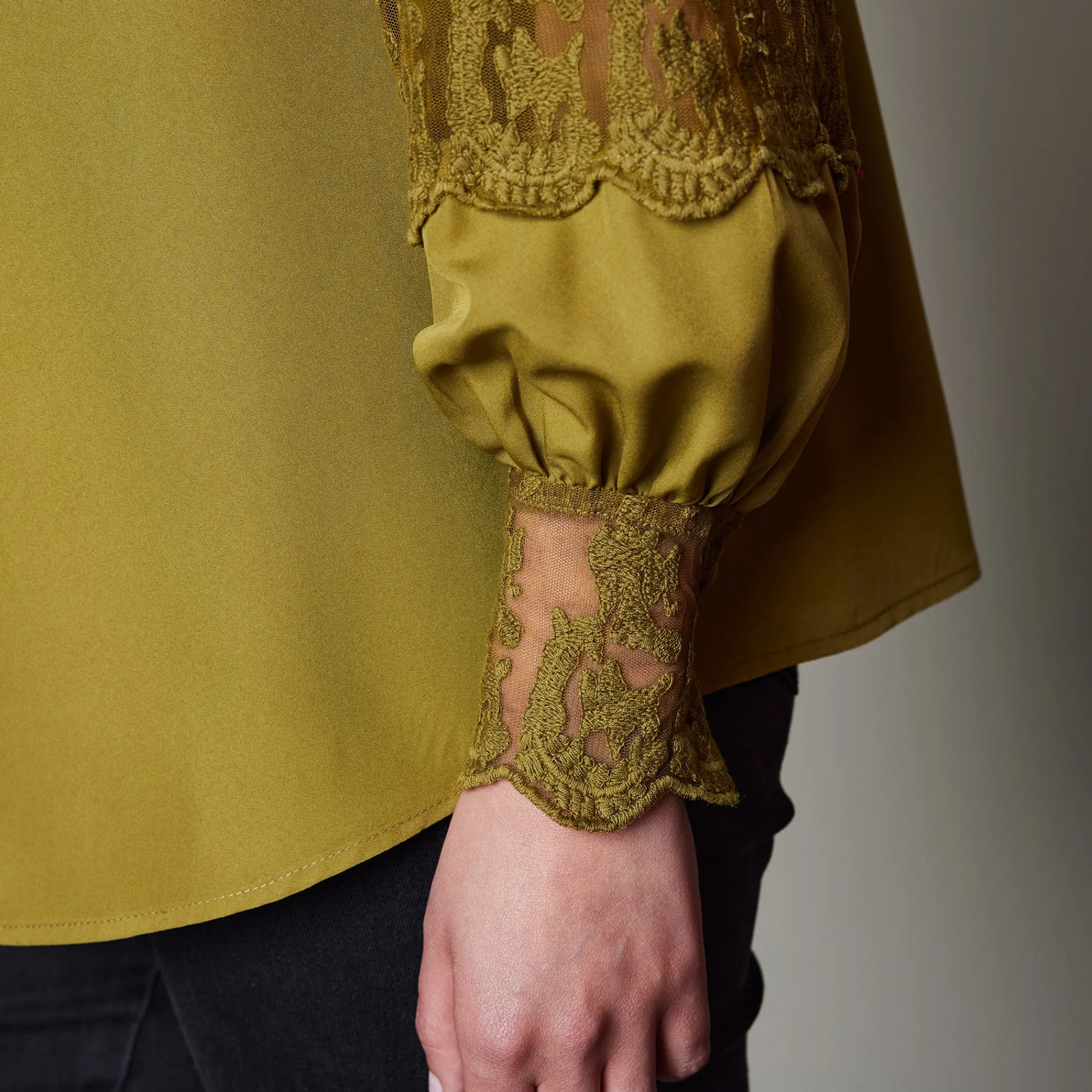 Bloes En Tuniek<Blancheporte Bloes met kant en lange, bloezende mouwen mosgroen