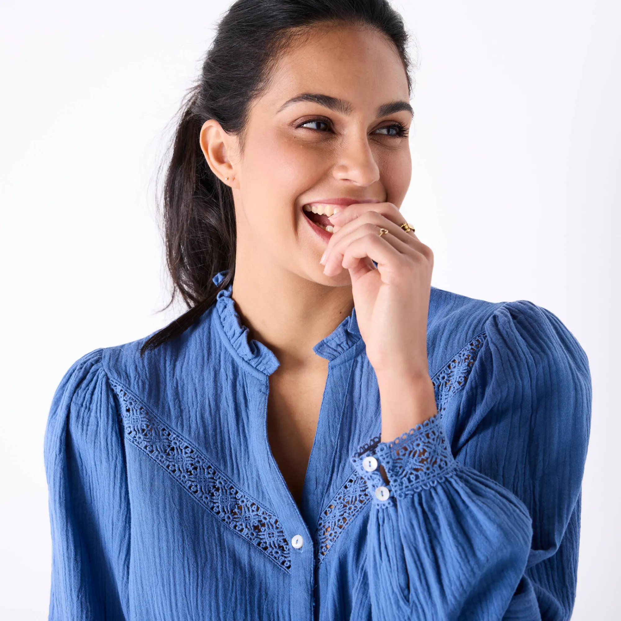 Bloes En Tuniek<Blancheporte Bloes met knoopsluiting en macramé, katoengaas indigo