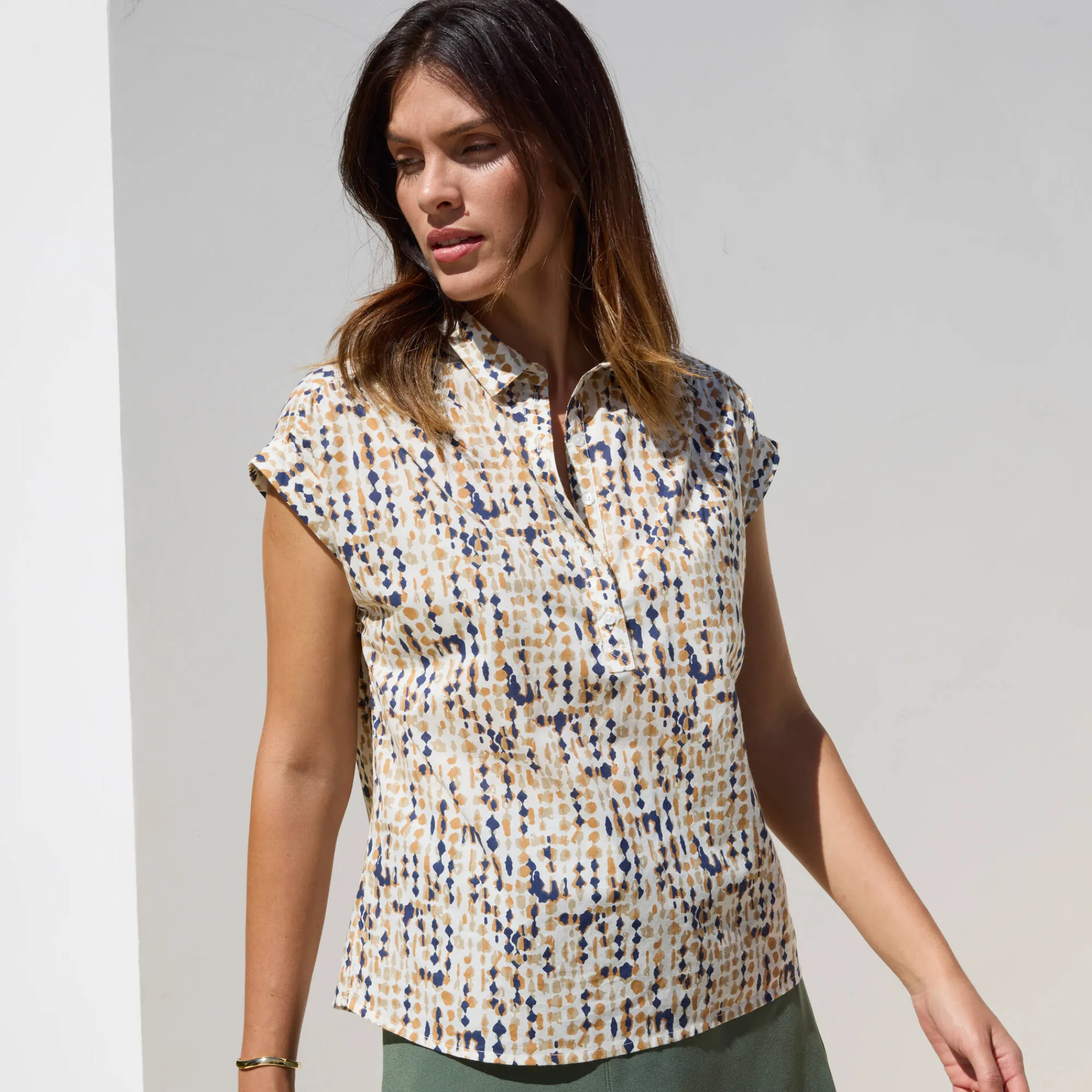 Bloes En Tuniek<Blancheporte Bloes met korte mouwen en omslag, minimalistische print ecru / hazelnootbruin