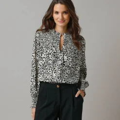 Feestoutfits Dames|Bloes En Tuniek<Lora Zellini Bloes met luipaardprint, details in smokwerk ecru / grijs