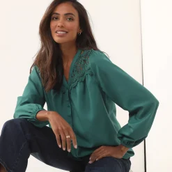 Bloes En Tuniek<Blancheporte Bloes met pasje in geschulpt macramé, bloezende mouwen groen