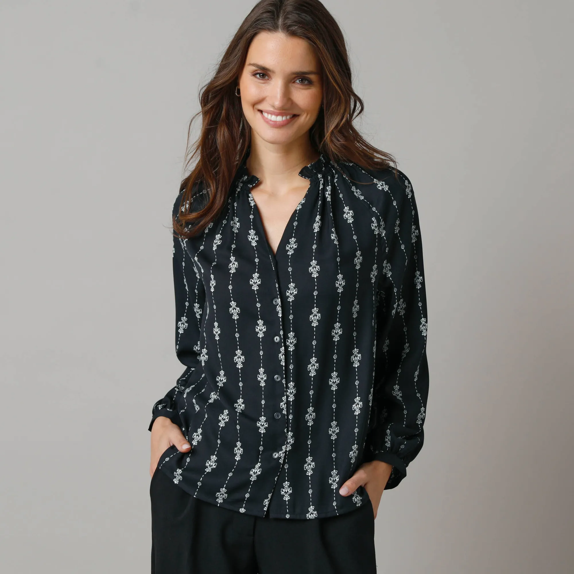 Feestoutfits Dames|Bloes En Tuniek<Lora Zellini Bloes met ruchekraag, bedrukte crêpe zwart / ecru