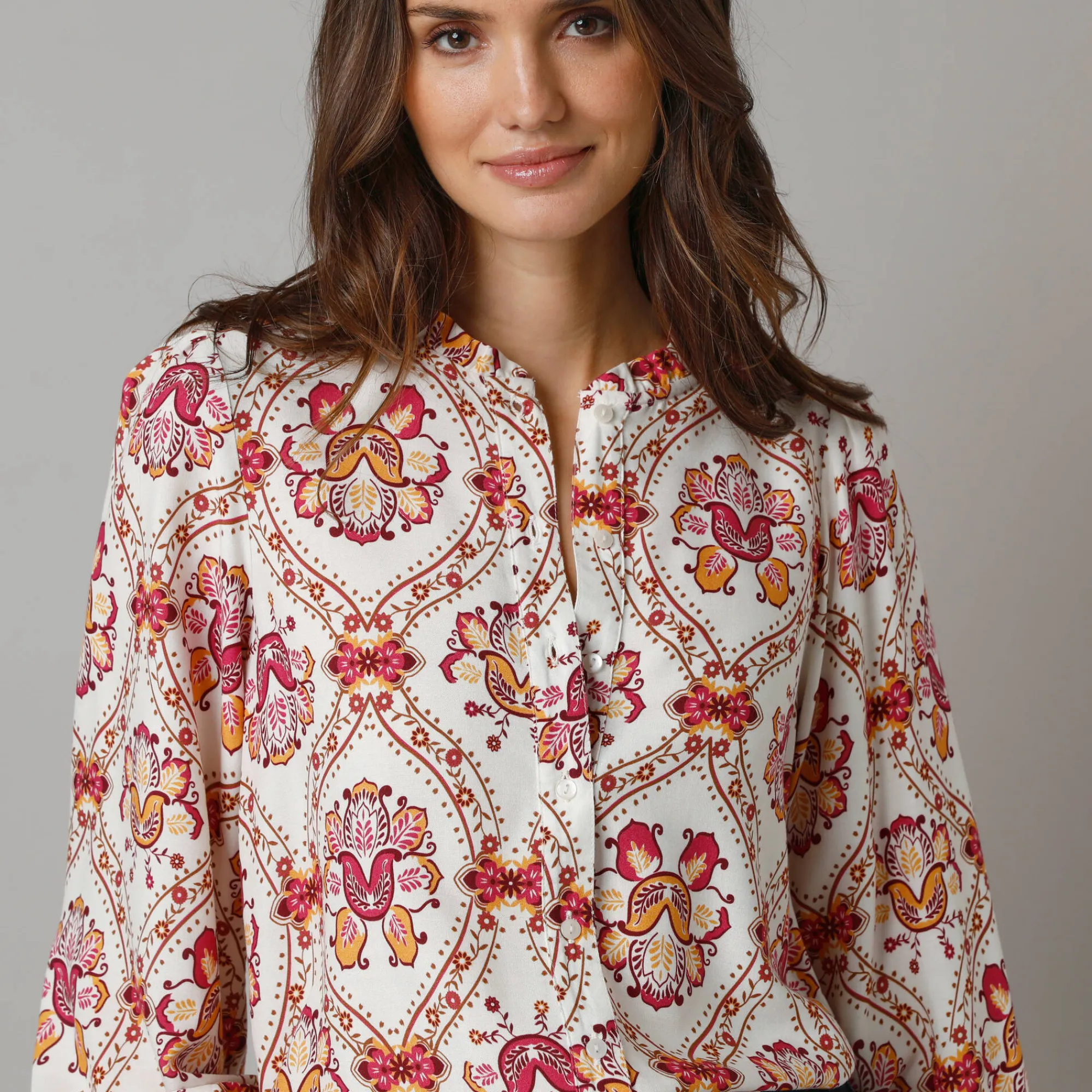 Bloes En Tuniek<Lora Zellini Bloes met ruchekraag en pofmouwen, bloemenprint ecru