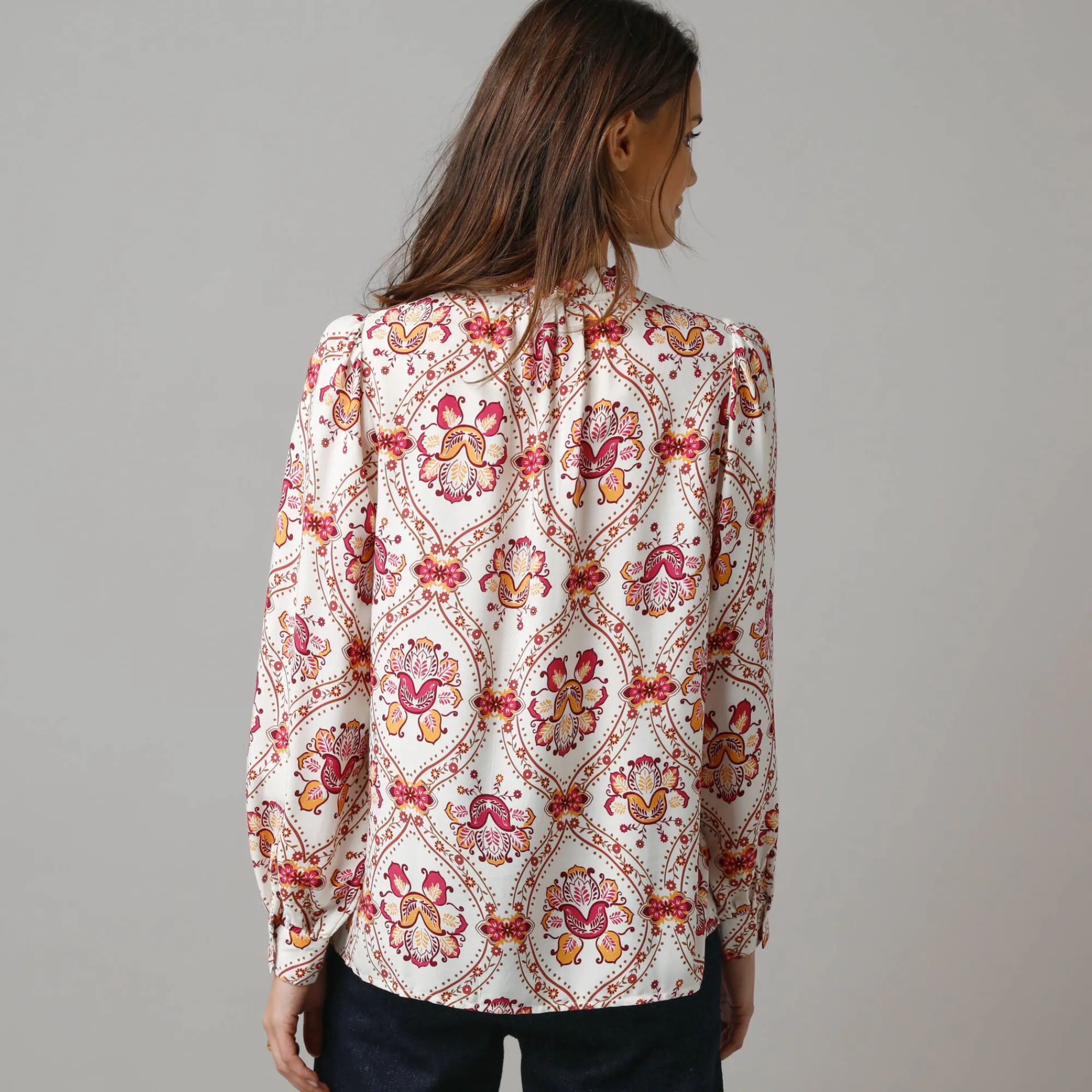 Bloes En Tuniek<Lora Zellini Bloes met ruchekraag en pofmouwen, bloemenprint ecru
