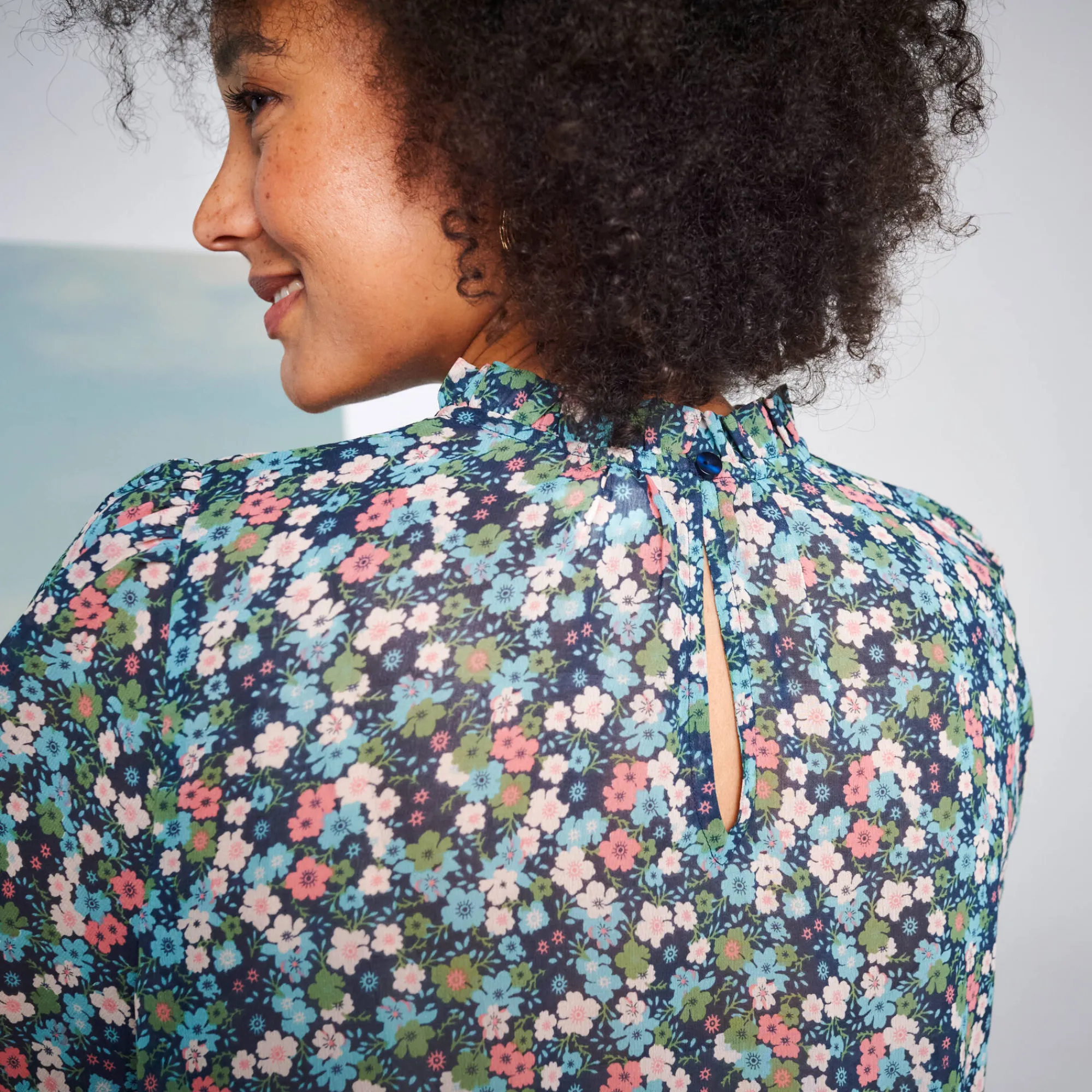 Bloes En Tuniek<Blancheporte Bloes met Victoriaanse kraag, voile met bloemenprint nachtblauw / groen