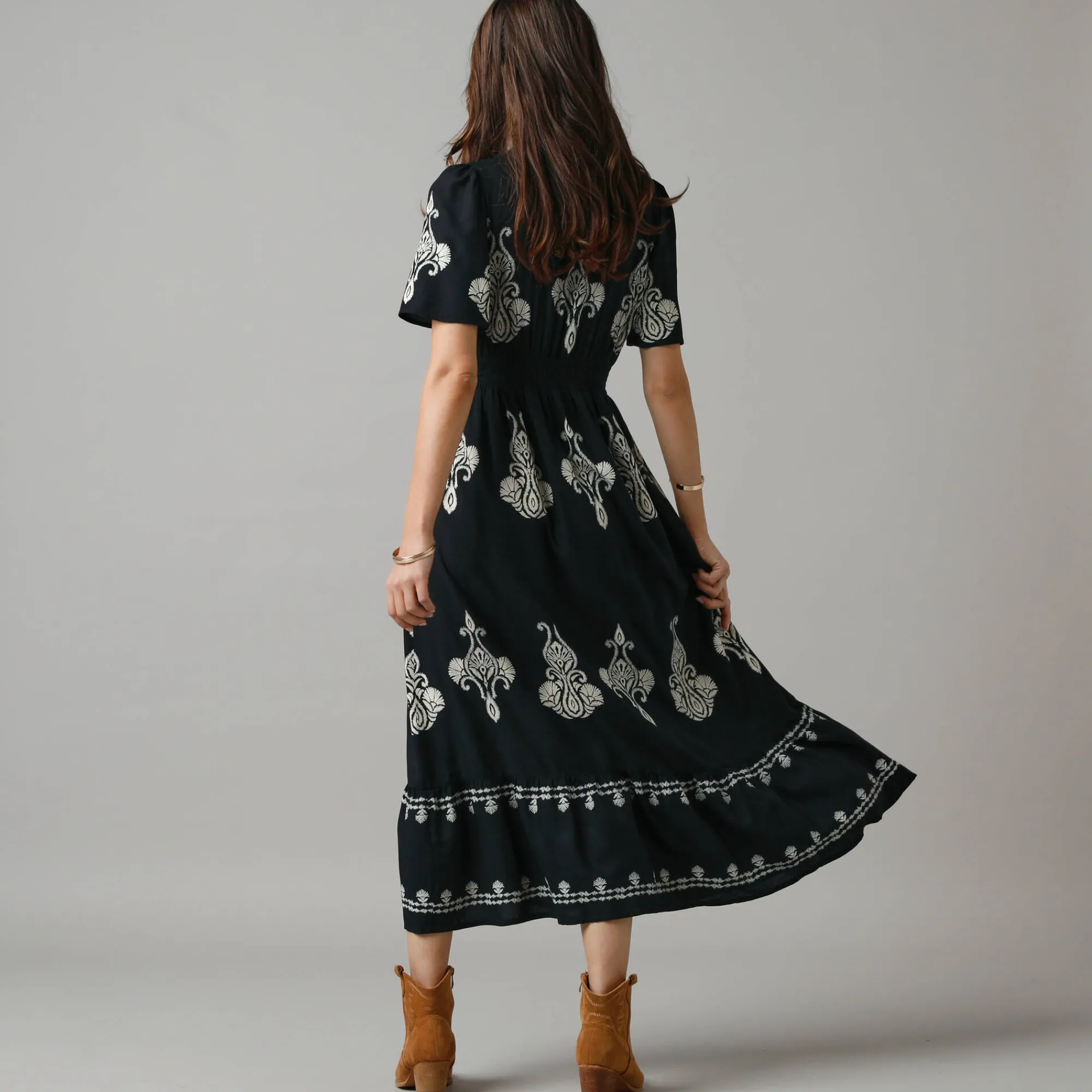 Jurk<Lora Zellini Bohemian lange jurk, print met borduureffect zwart / beige