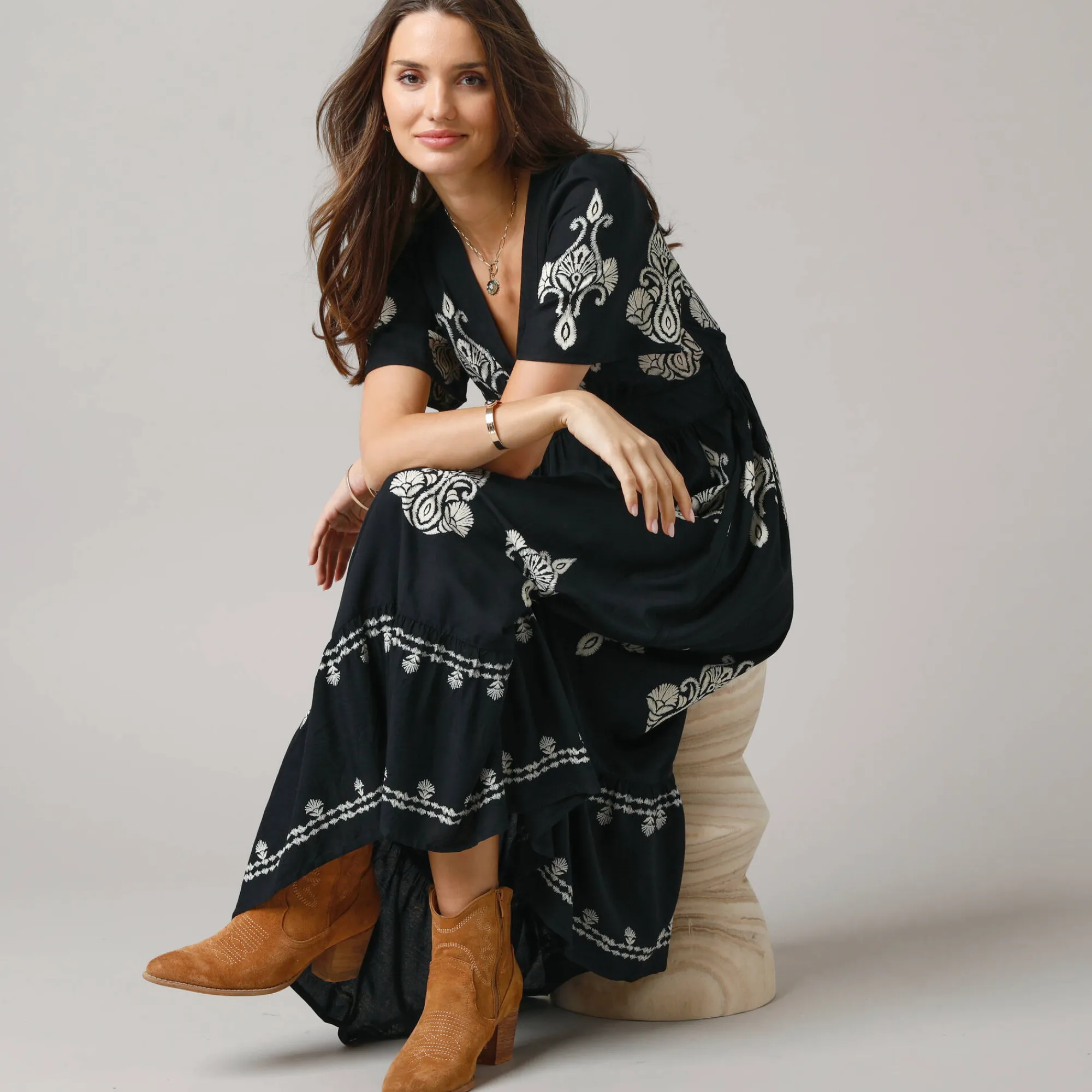 Jurk<Lora Zellini Bohemian lange jurk, print met borduureffect zwart / beige