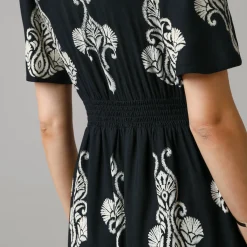 Jurk<Lora Zellini Bohemian lange jurk, print met borduureffect zwart / beige