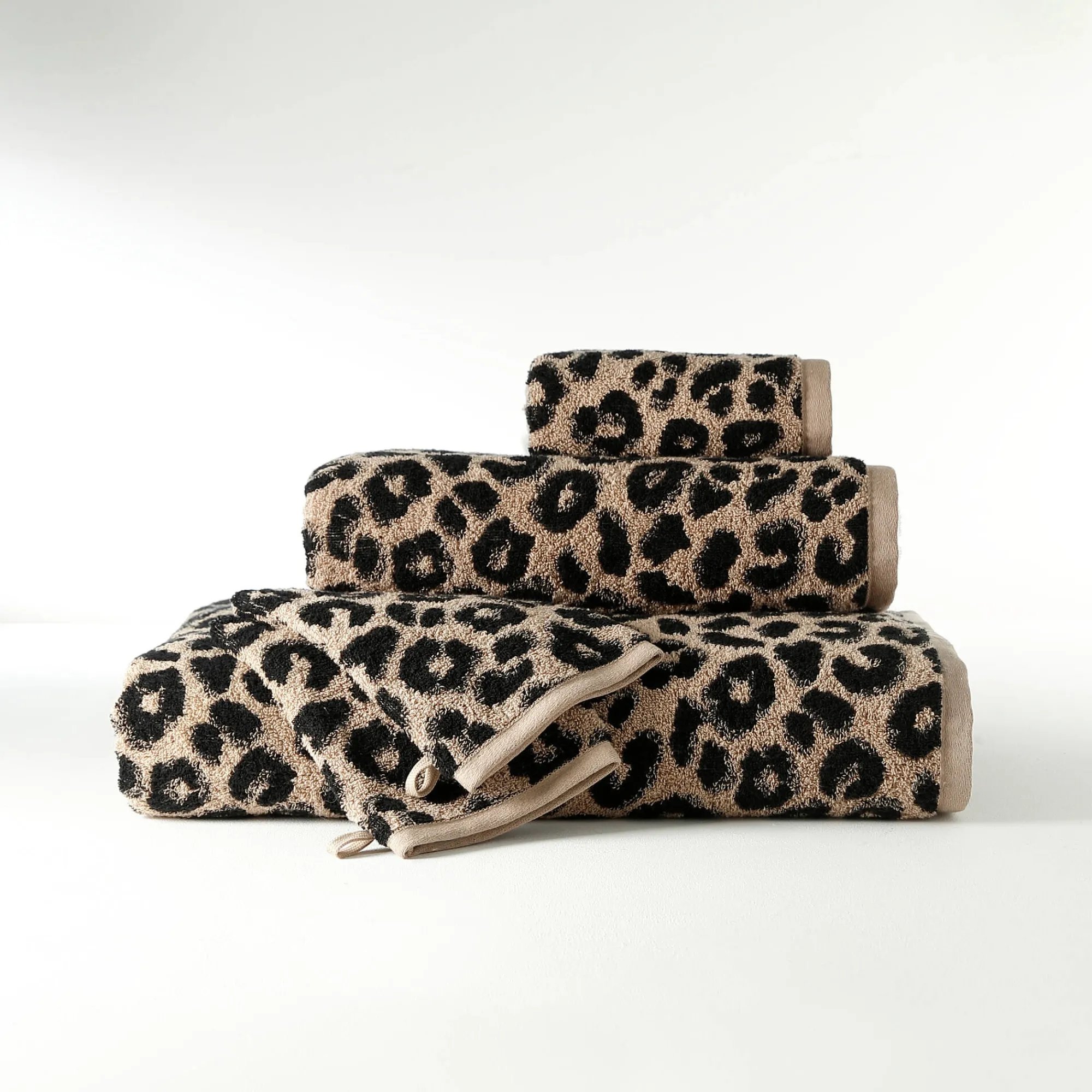 Badhanddoek<Blancheporte Collectie handdoeken in jacquard met luipaardhuidmotief 450 g/m2 beige / zwart