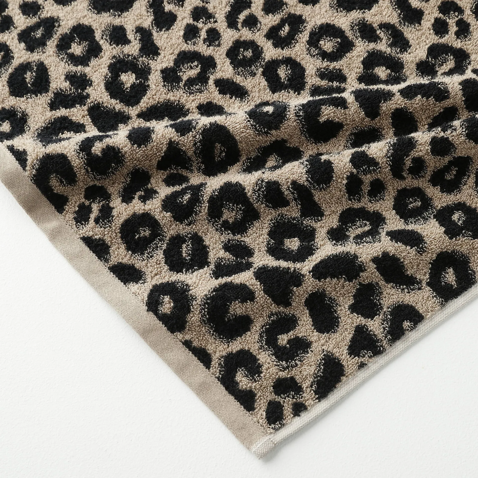 Badhanddoek<Blancheporte Collectie handdoeken in jacquard met luipaardhuidmotief 450 g/m2 beige / zwart