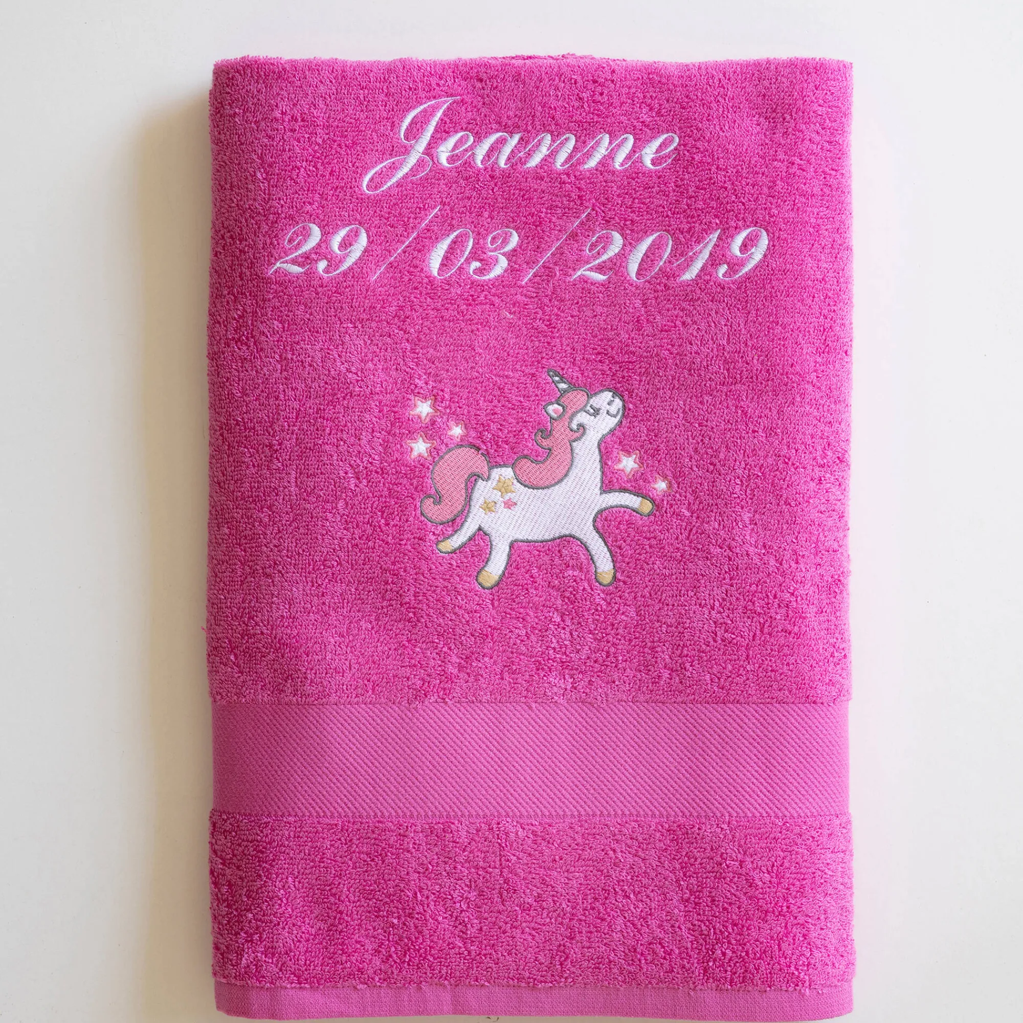 Badhanddoek|Handdoek En Badlaken Kids<Colombine des petits Collectie in badstof voor kids, geborduurde eenhoorn, gepersonaliseerd fuchsia
